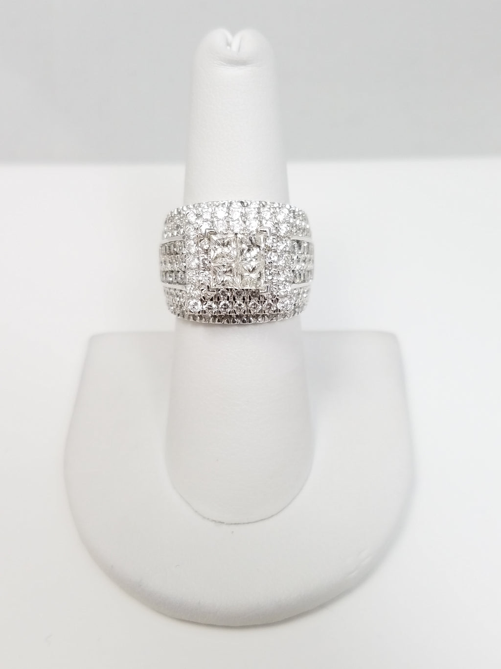 $4,500 Retail Glamorous 14k White Gold Natural Diamond Engagement Ring