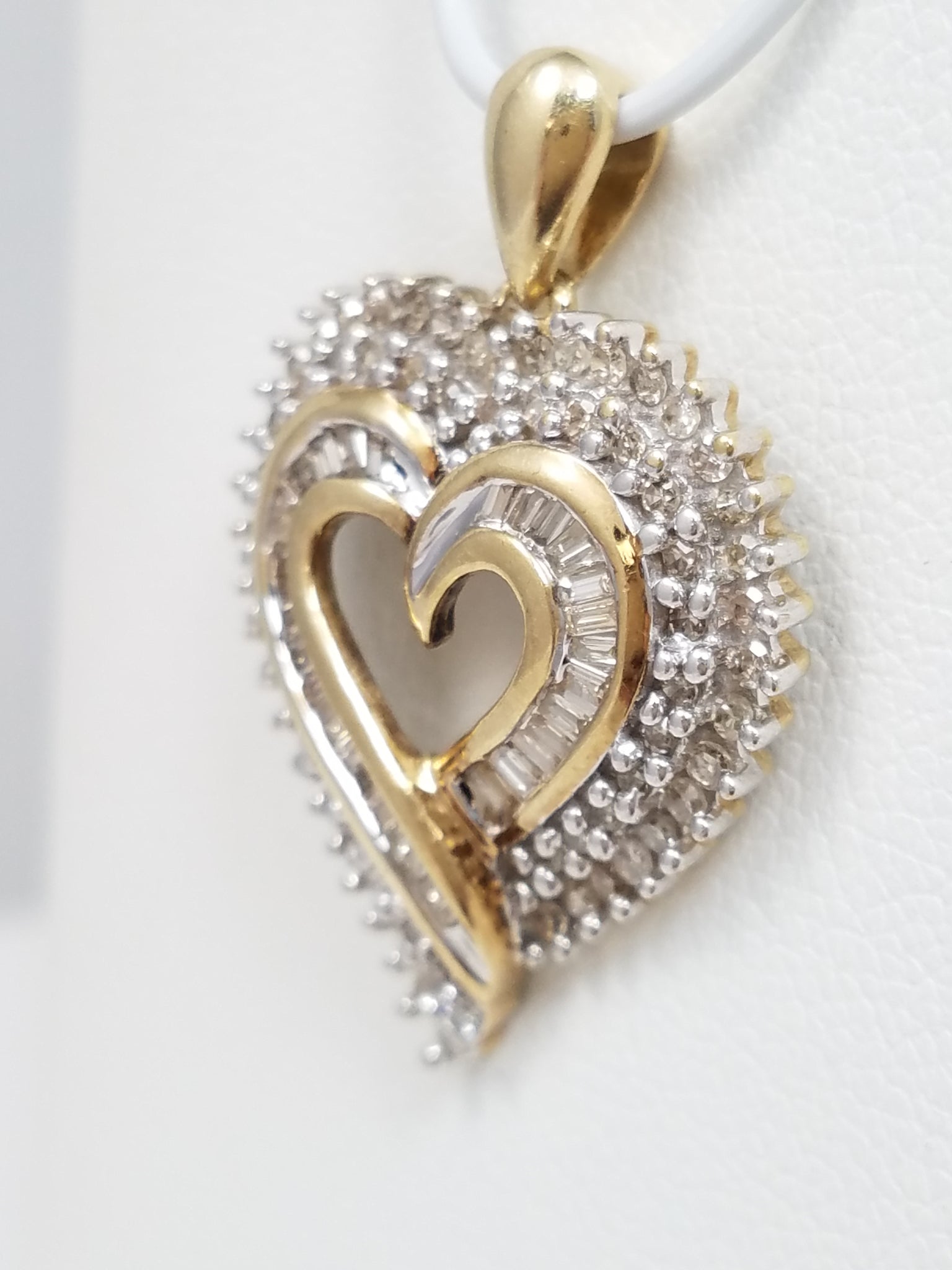 Exciting 10k Yellow Gold Natural Diamond Heart Pendant