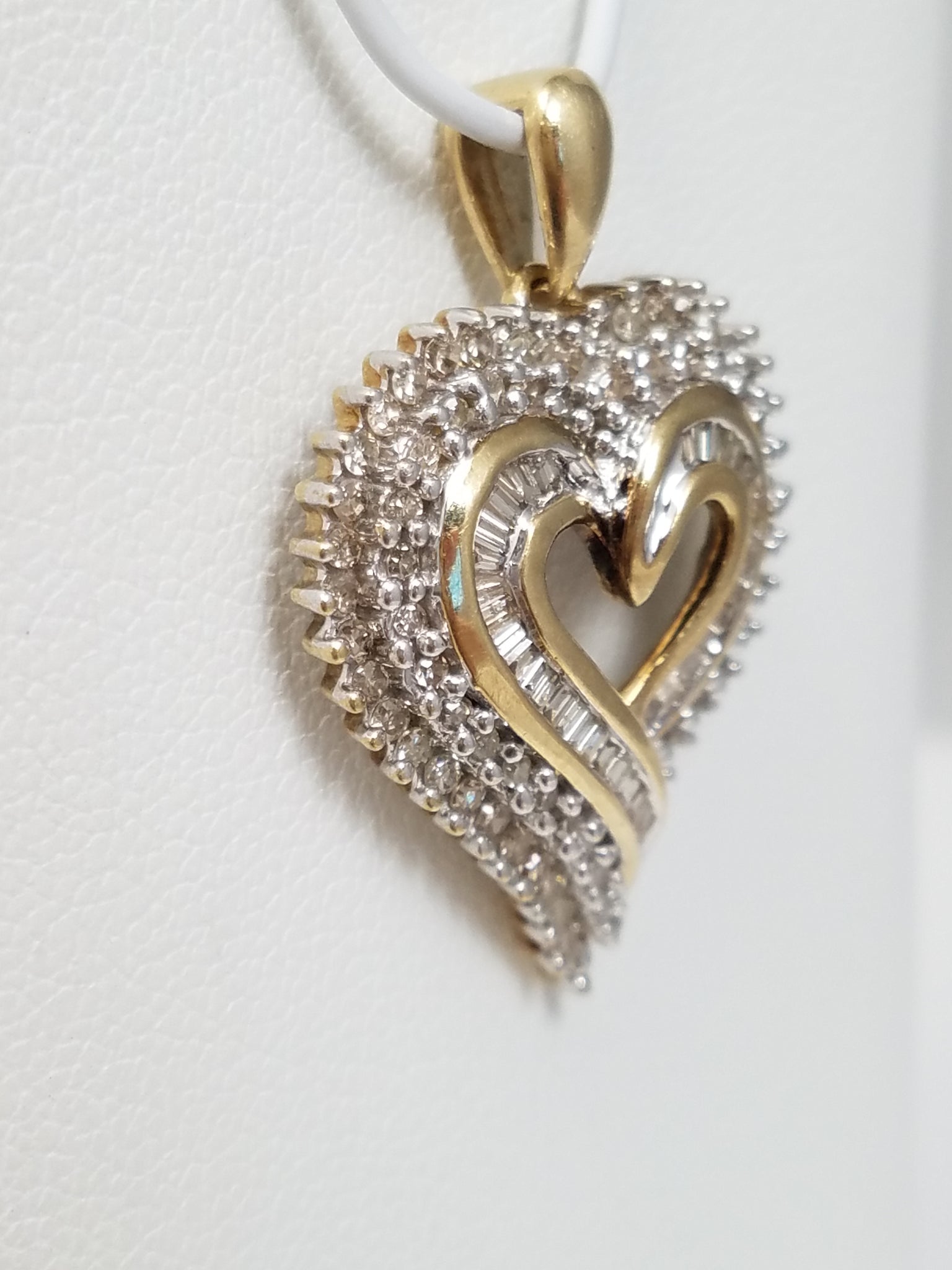 Exciting 10k Yellow Gold Natural Diamond Heart Pendant