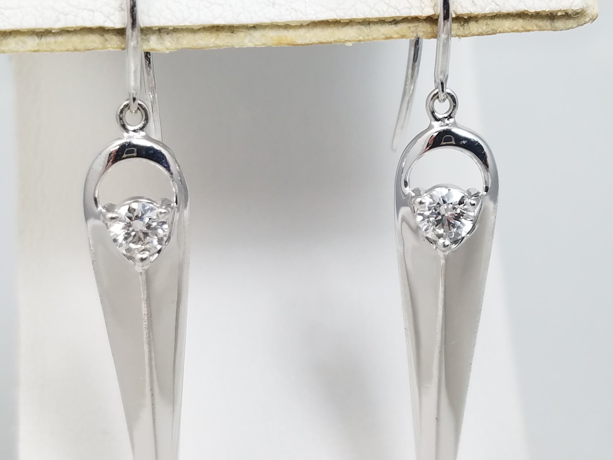 Chic 14k White Gold Natural Diamond Dangle Earrings