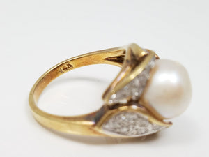 Sophisticated Vintage 14k Yellow Gold Cultured Pearl Natural Diamond Ring