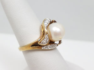 Sophisticated Vintage 14k Yellow Gold Cultured Pearl Natural Diamond Ring