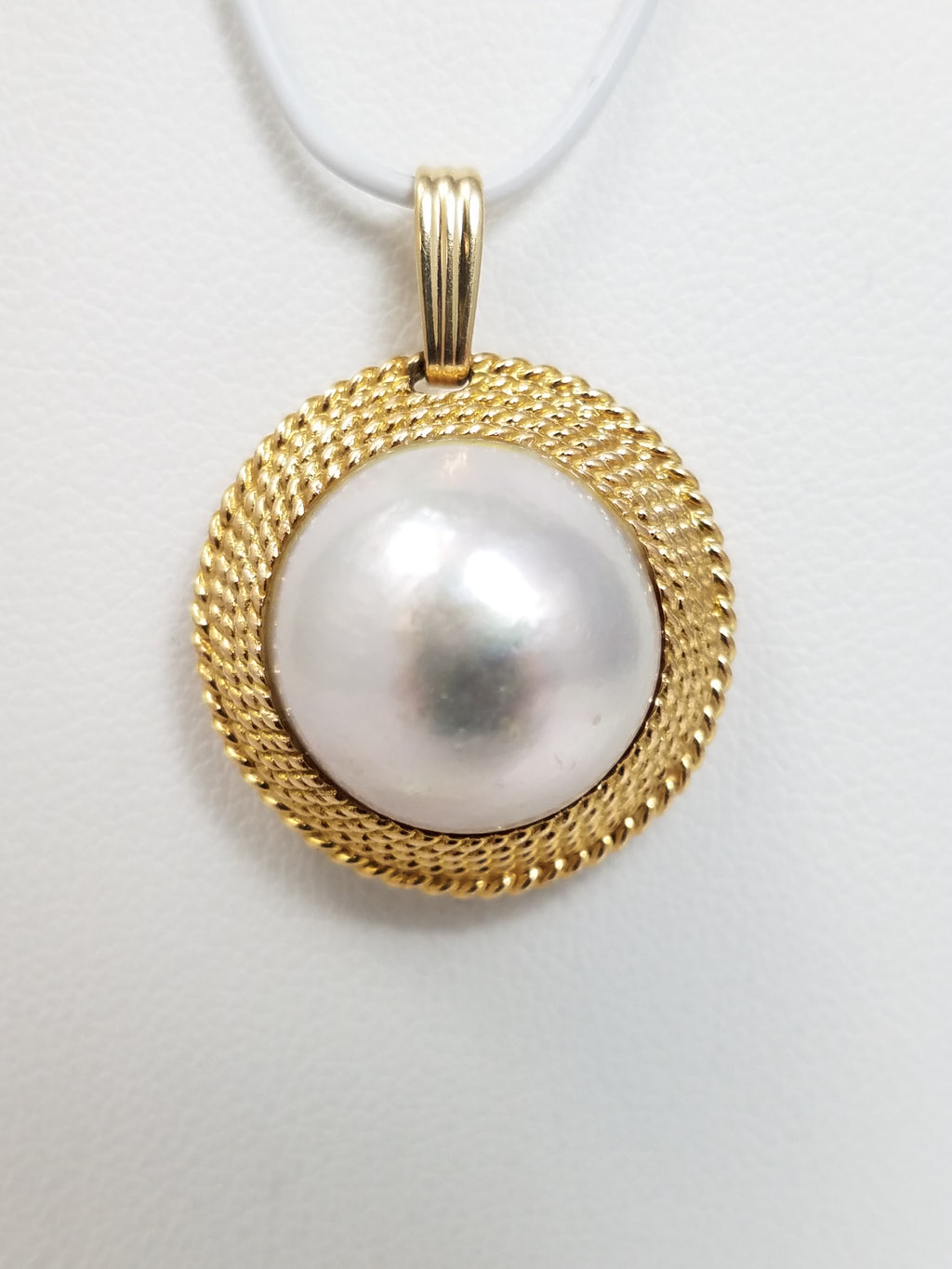 Sophisticated 14k Yellow Gold Natural Mabe Pearl Pendant