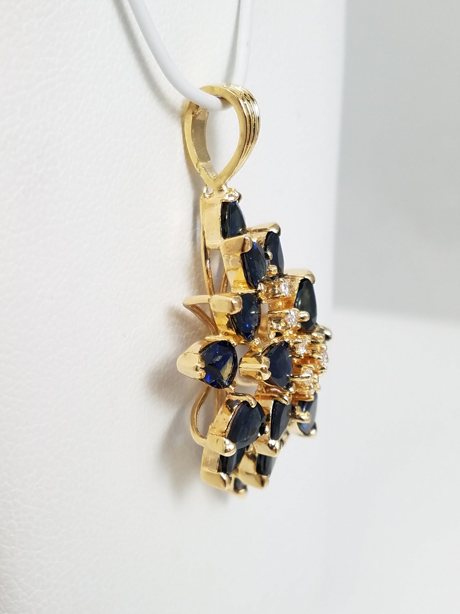 Glamorous 14k Yellow Gold Natural Sapphire Diamond Cluster Pendant