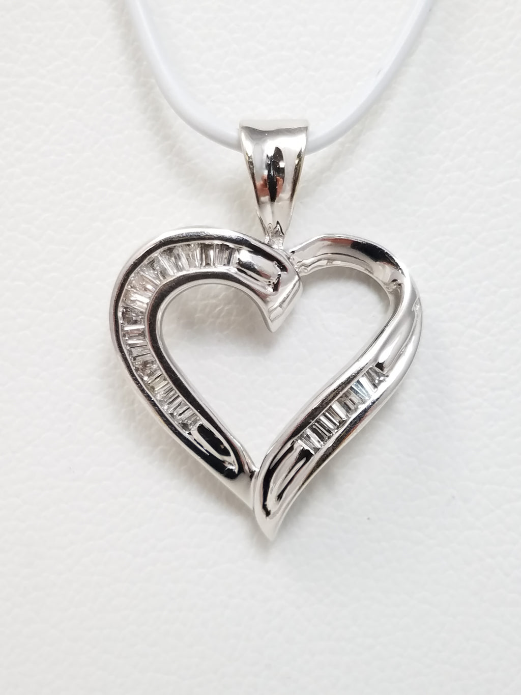 Loveable 14k White Gold Natural Diamond Heart Pendant