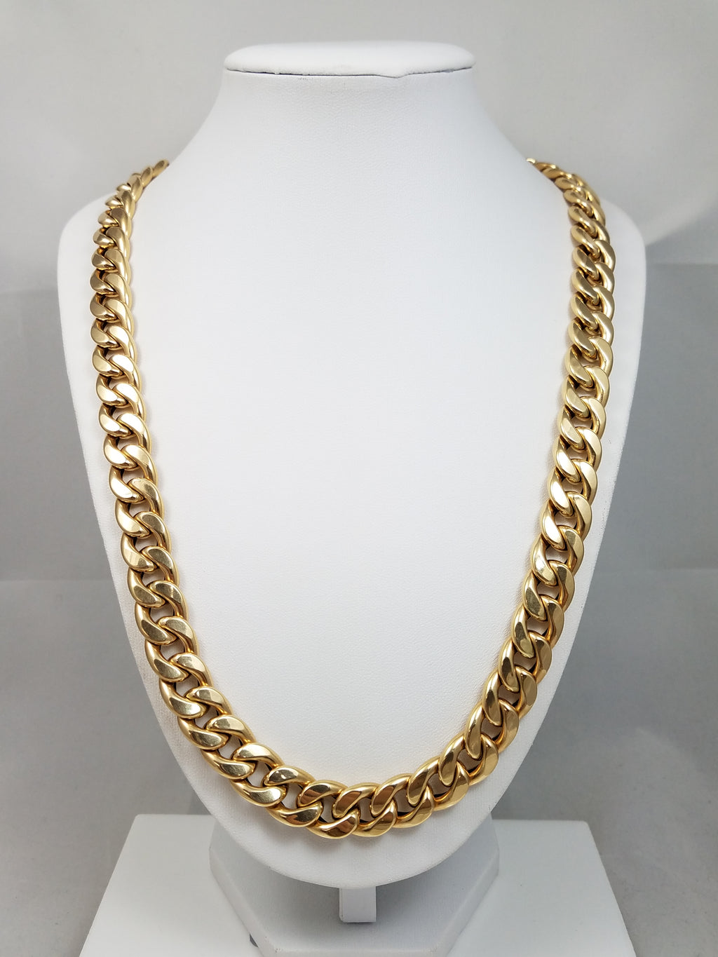 Grand 18k Yellow Gold Hollow Curb Link 23.5" Necklace