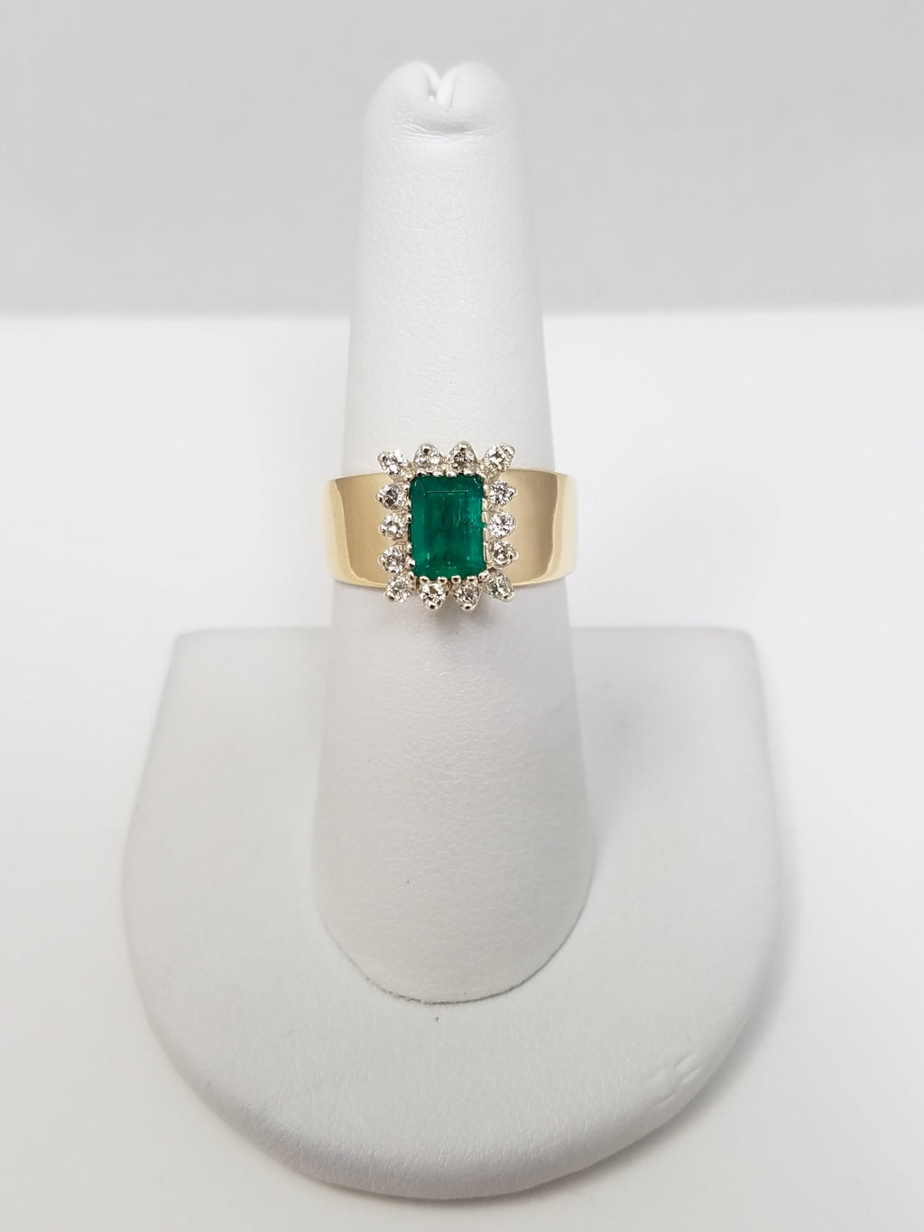 Brilliant 14k Yellow Gold Synthetic Emerald Natural Diamond Ring