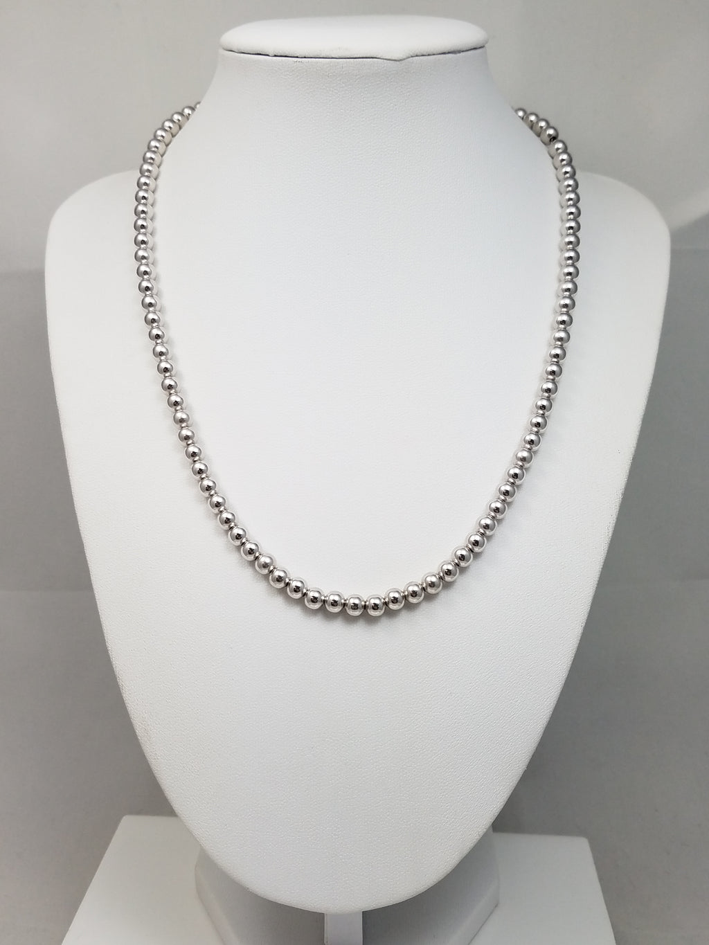 Fashionable 18" Adjustable 18k White Gold Hollow Bead Necklace