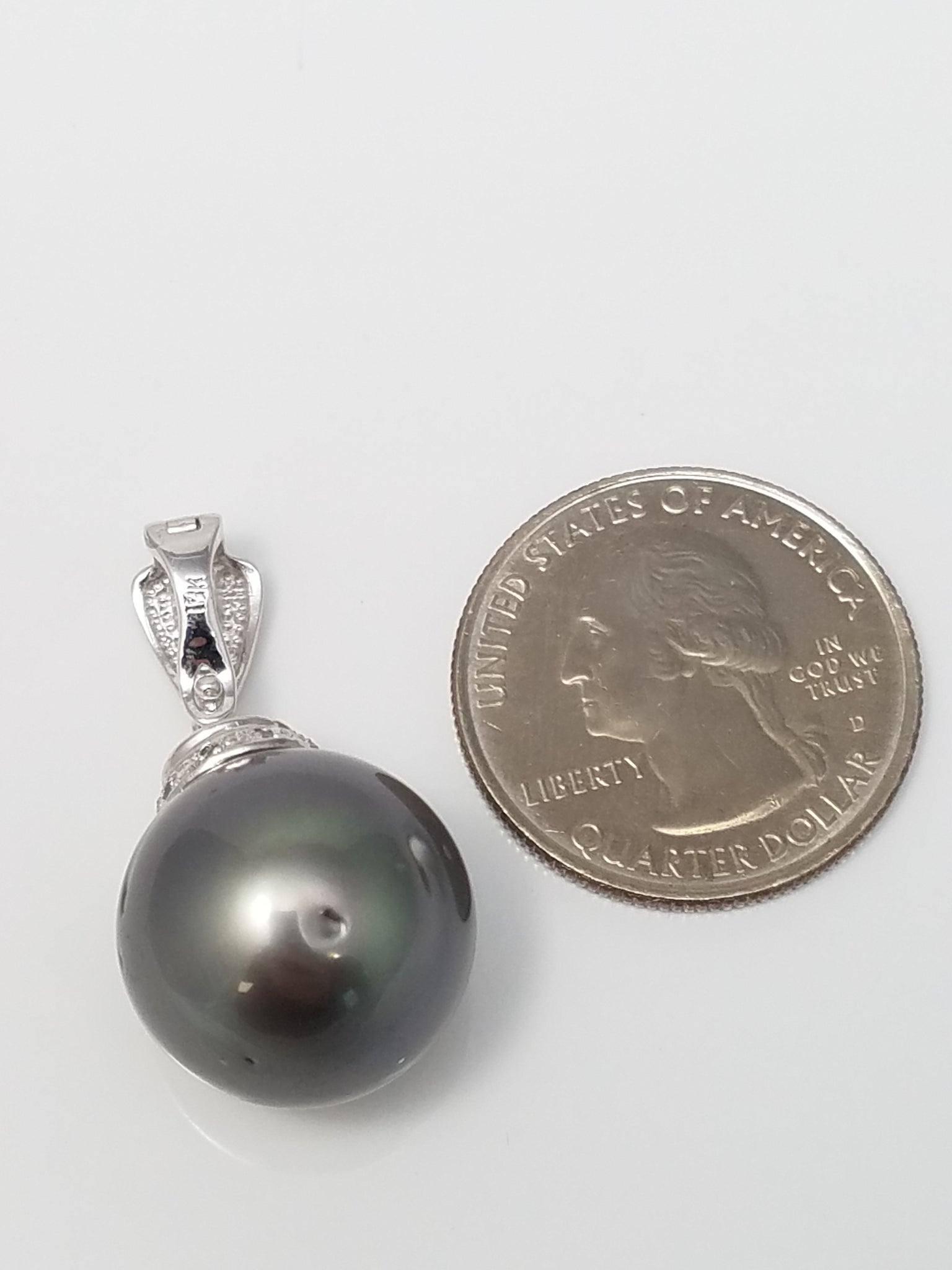 Elegant 18k White Gold Cultured Tahitian Pearl Natural Diamond Pendant