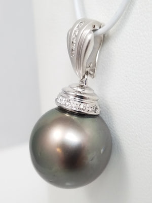 Elegant 18k White Gold Cultured Tahitian Pearl Natural Diamond Pendant