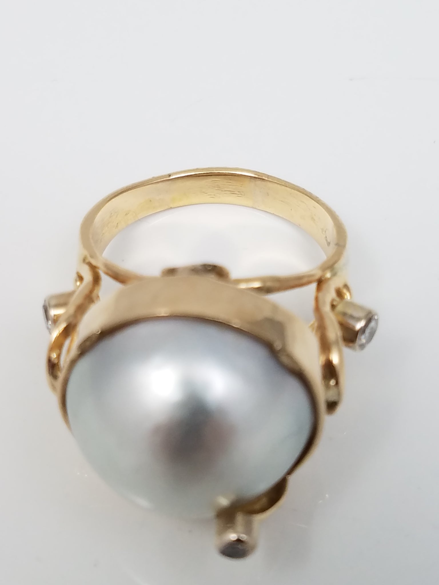 Showy Vintage Mabe Pearl 11k Yellow Gold Ring