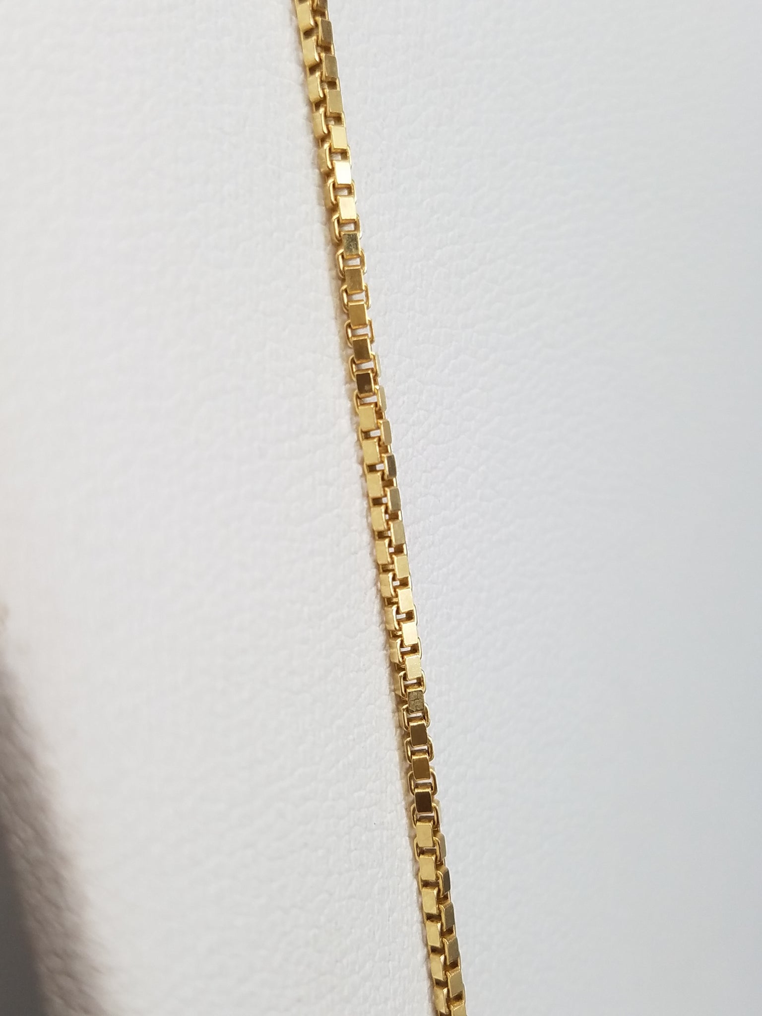 Solid Box Link 21.75" Necklace in 18k Yellow Gold