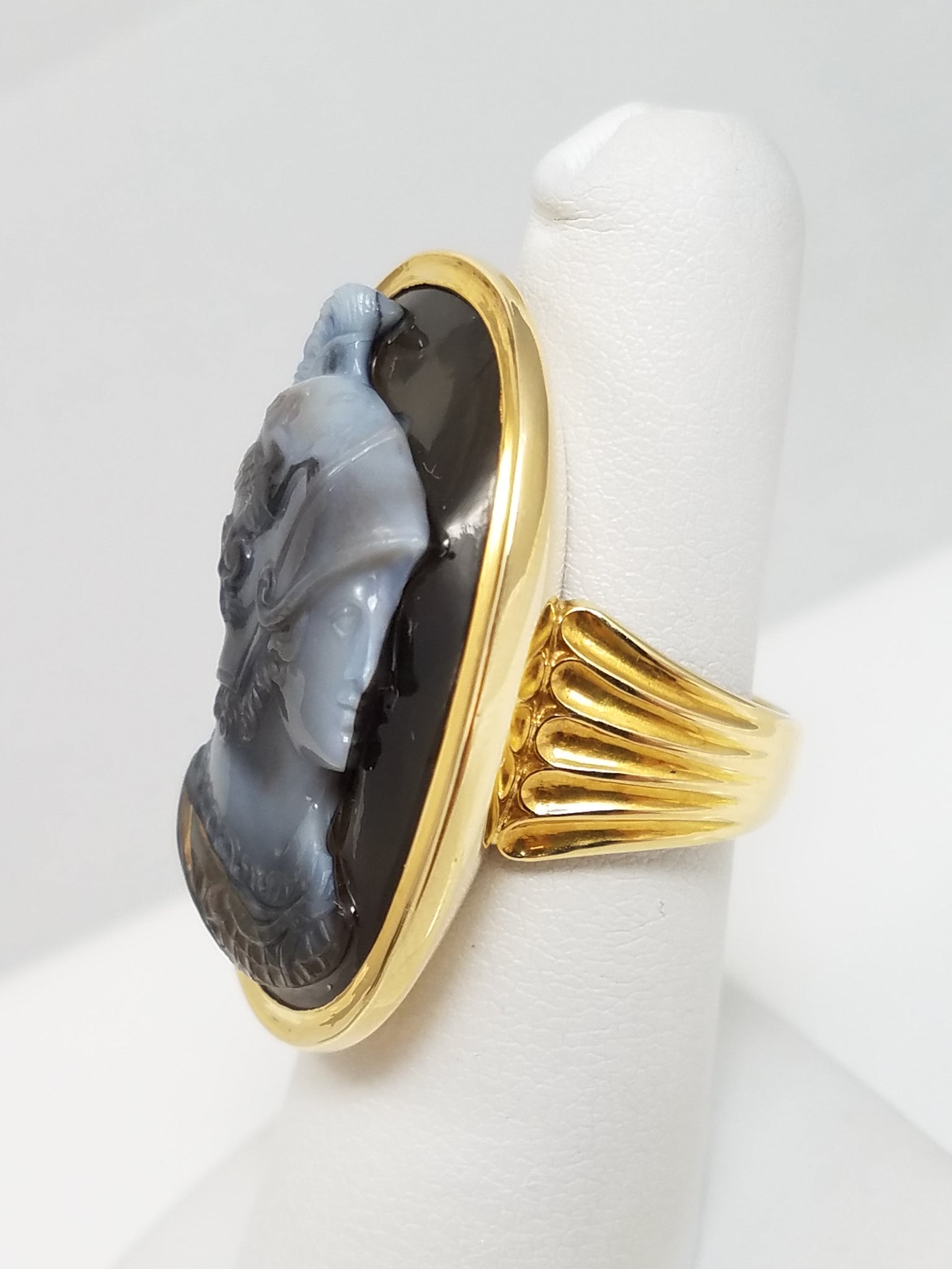 Large Women's 18k Yellow Gold Agate Cameo Ring