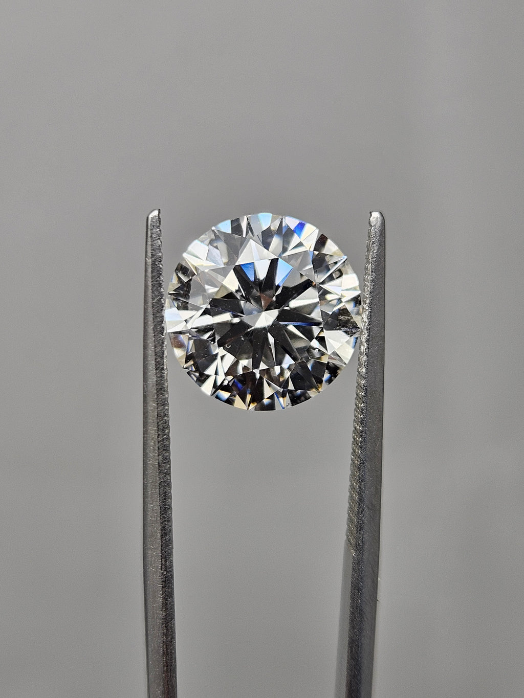 IGI Certified 4.11ct Lab Grown Round Brilliant Diamond VS2-G