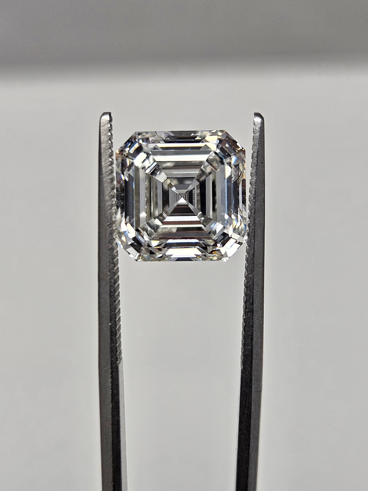 IGI Certified 4.51ct Lab Grown Square Emerald Cut Diamond VVS2 - G