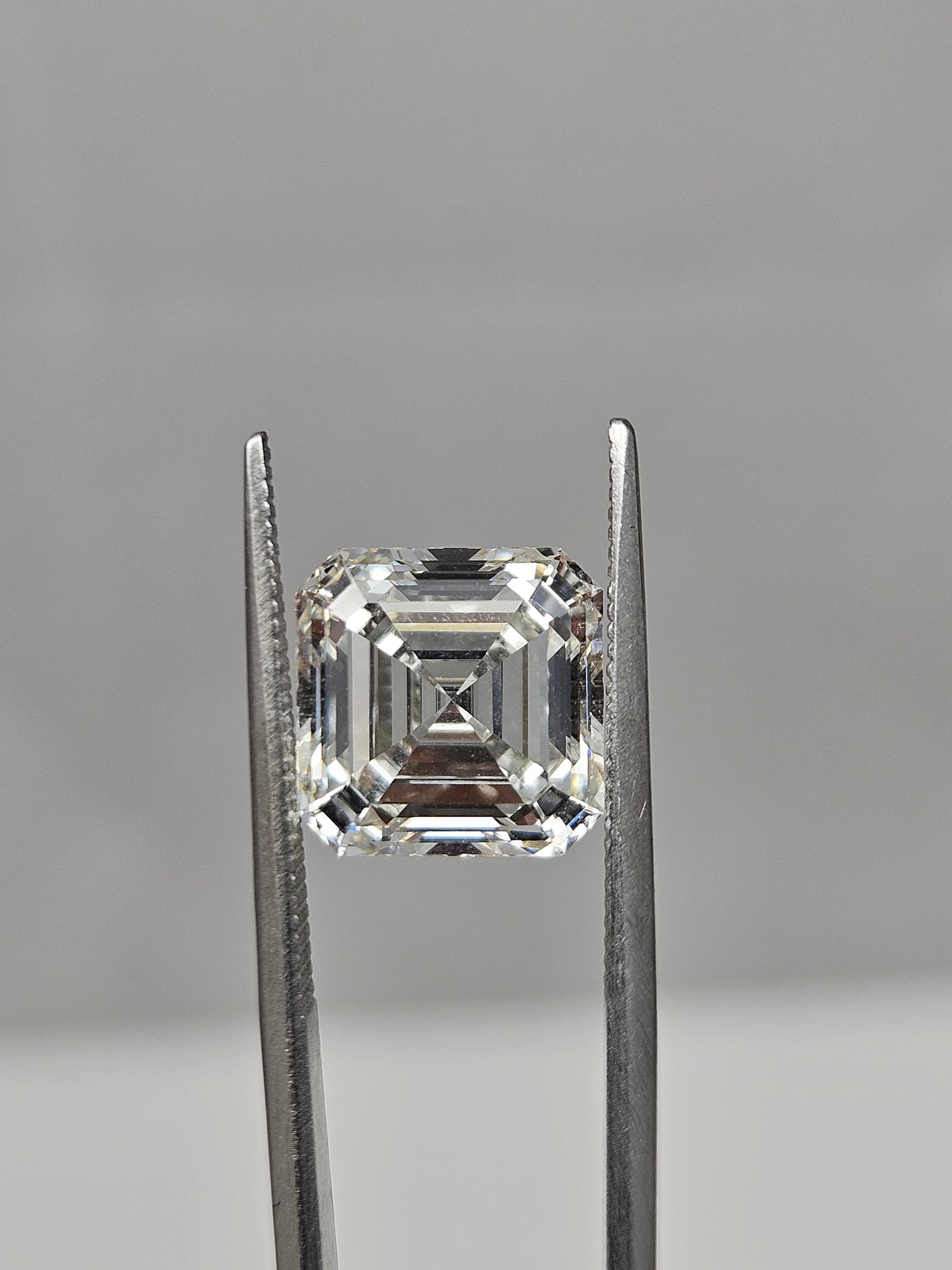 IGI Certified 5.04ct Lab Grown Square Emerald Cut Diamond VVS2 - H