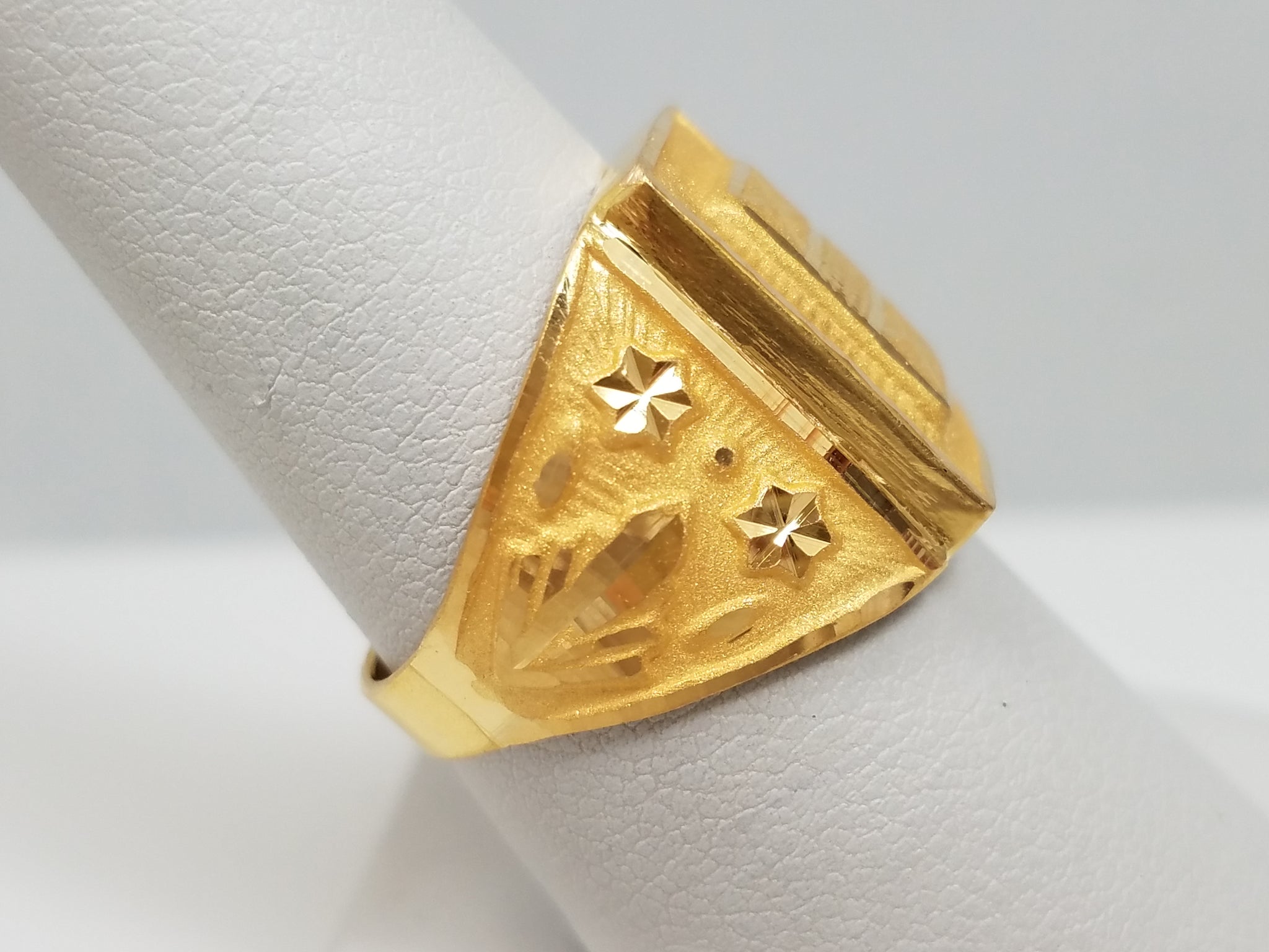 Attractive 22k Yellow Gold Fancy Design Ring Band