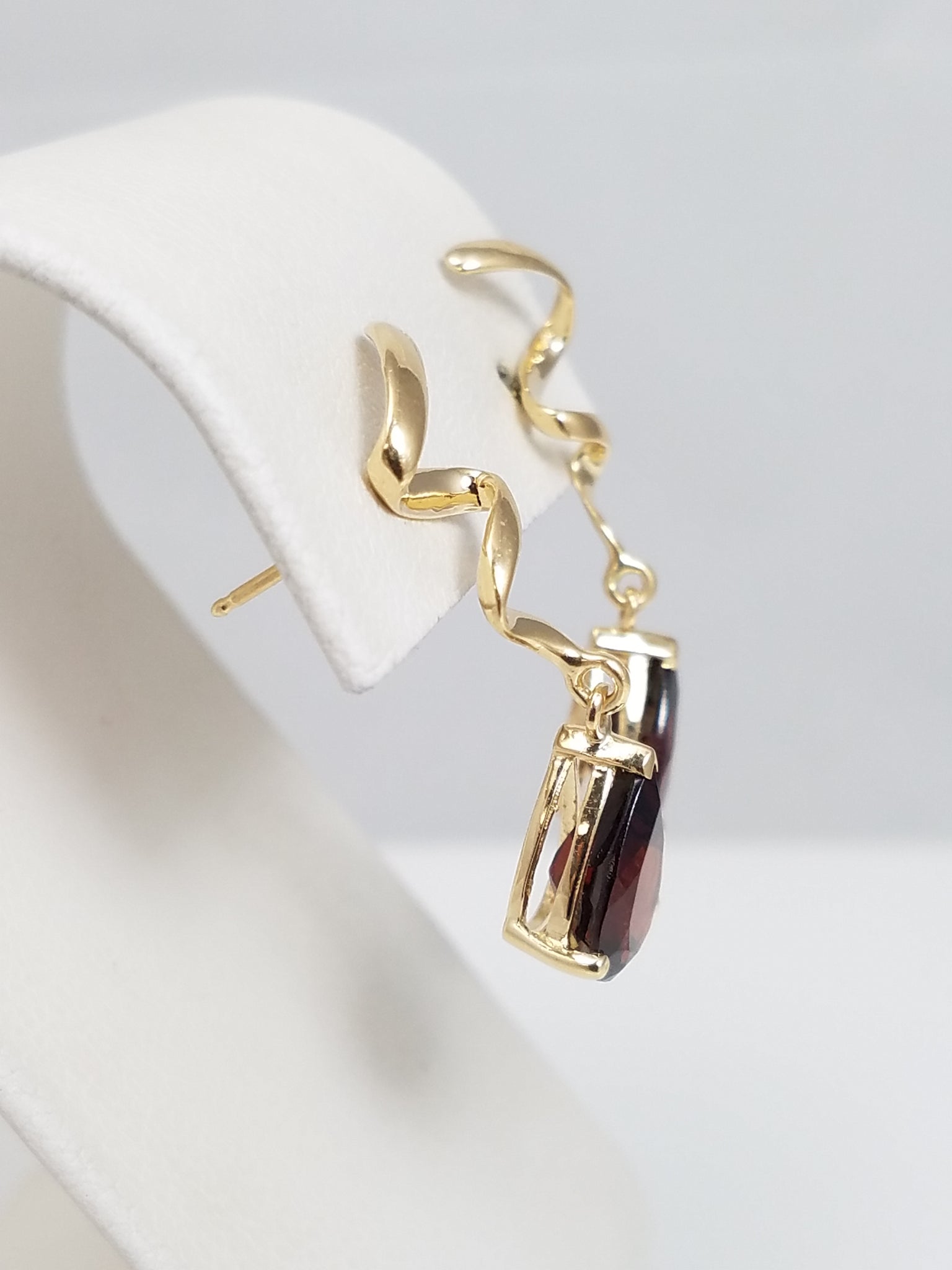 Whimsical 14k Yellow Gold Natural Garnet Dangle Earrings