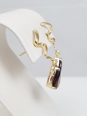 Whimsical 14k Yellow Gold Natural Garnet Dangle Earrings