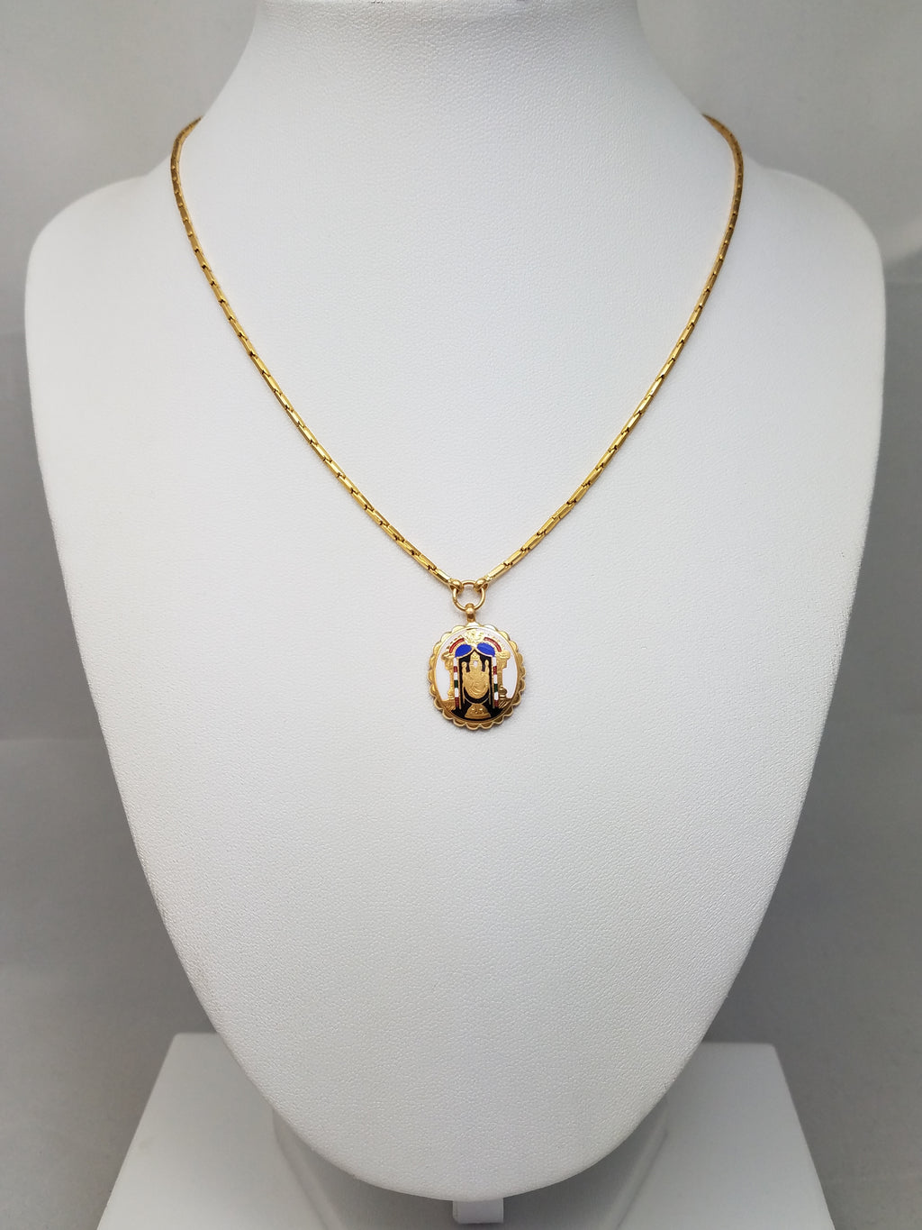 Divine 15" 20k Yellow Gold Enamel Pendant Necklace