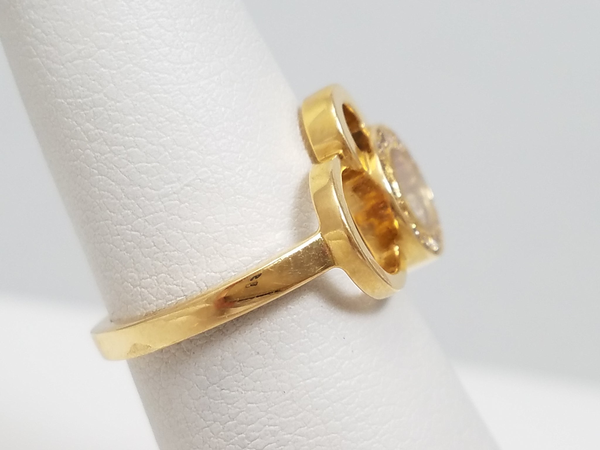 Fun 18k Yellow Gold Floating Diamond Ring