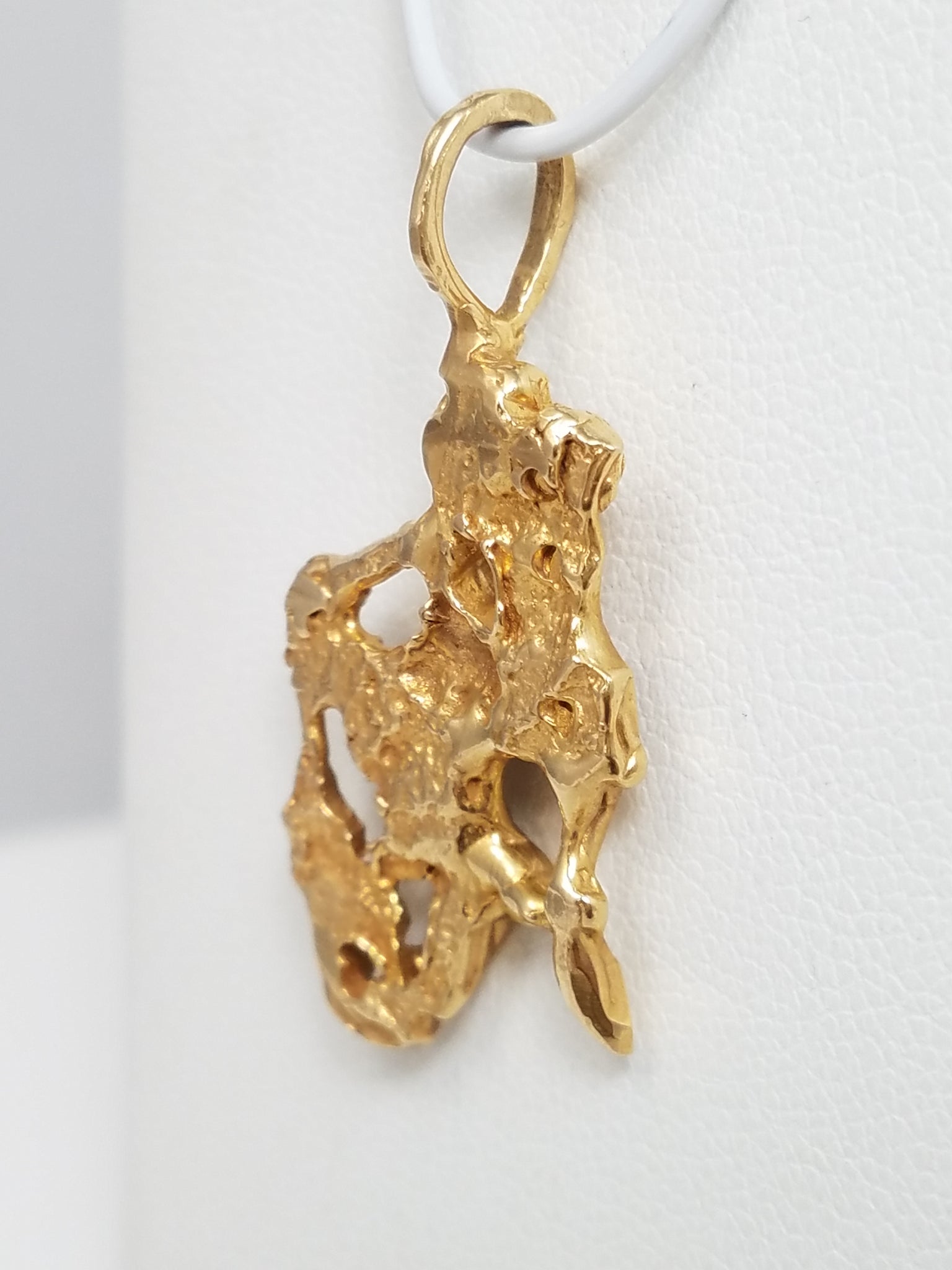 12k Yellow Gold Nugget Pendant