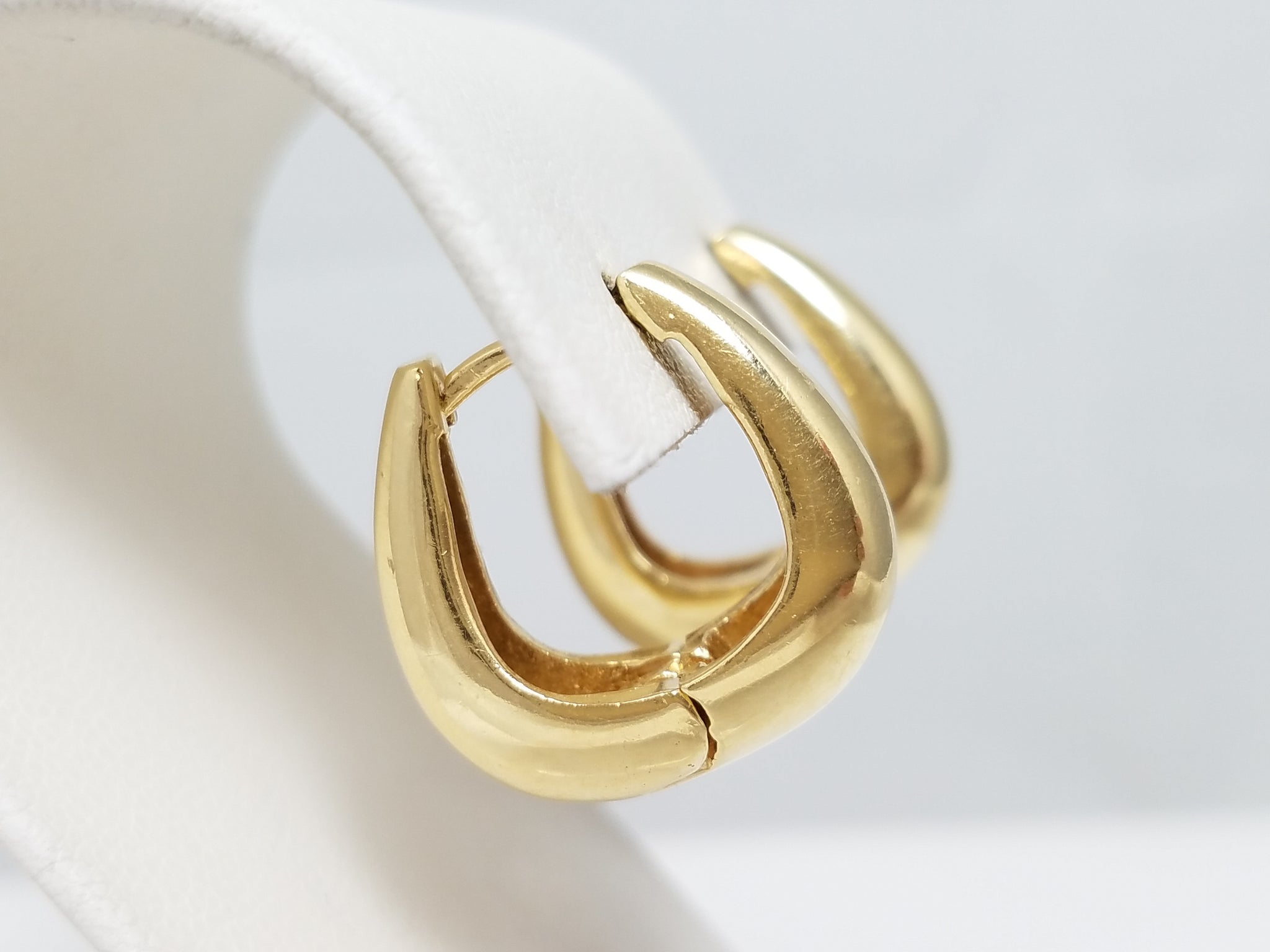 Tasteful 14k Yellow Gold Huggie Hoop Earrings