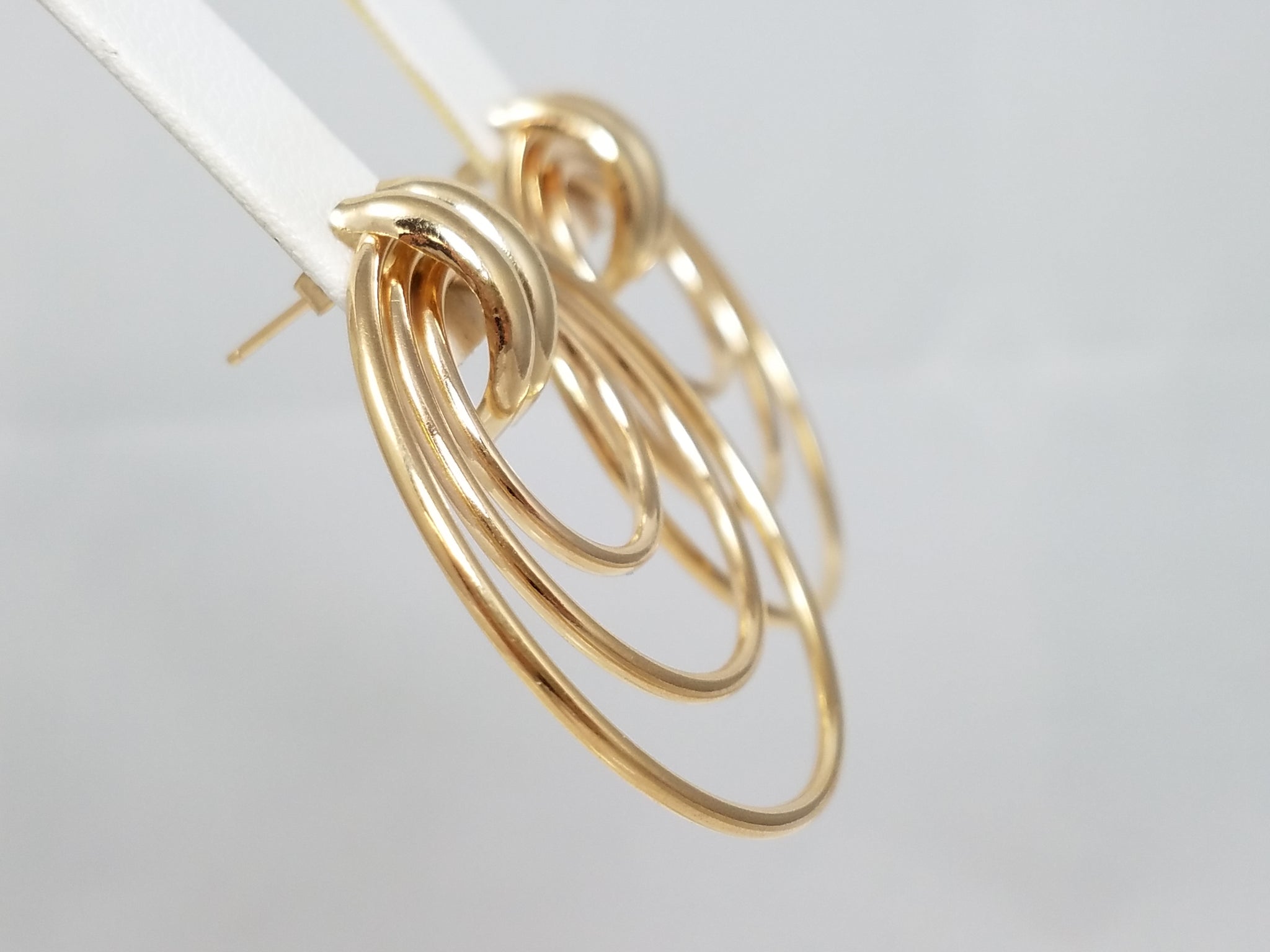 Grand 14k Hollow Yellow Gold Door Knocker Hoop Earrings