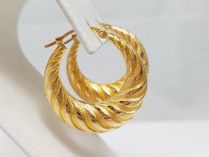 Stylish 14k Yellow Gold Shrimp Hoop Earrings