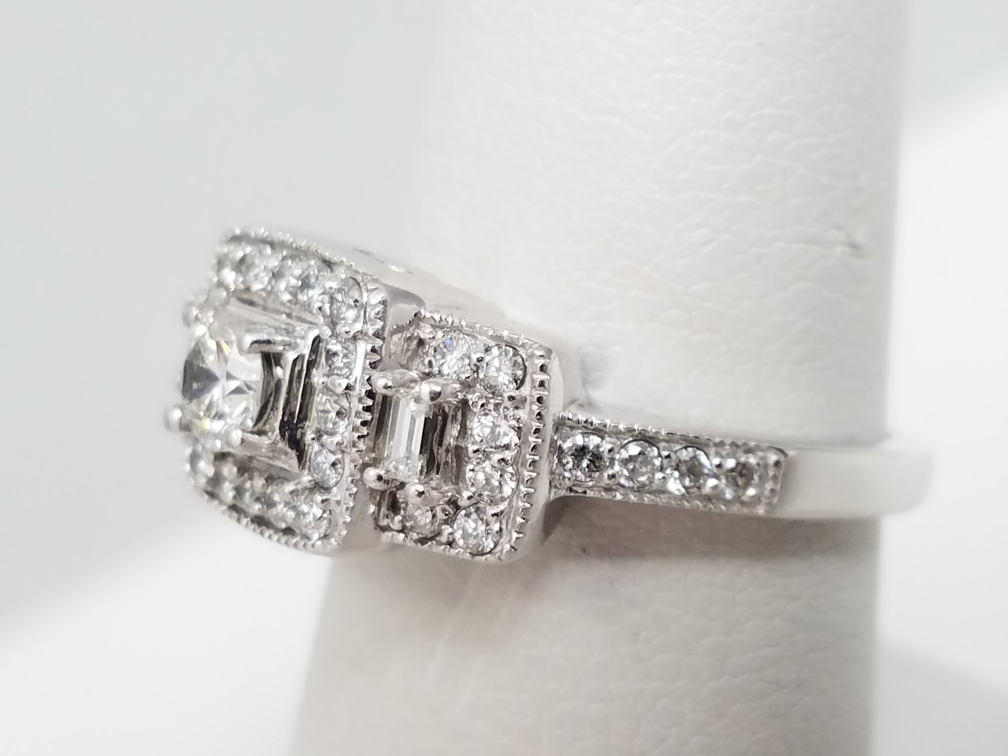 Luxurious 14k White Gold Natural Diamond Engagement Ring