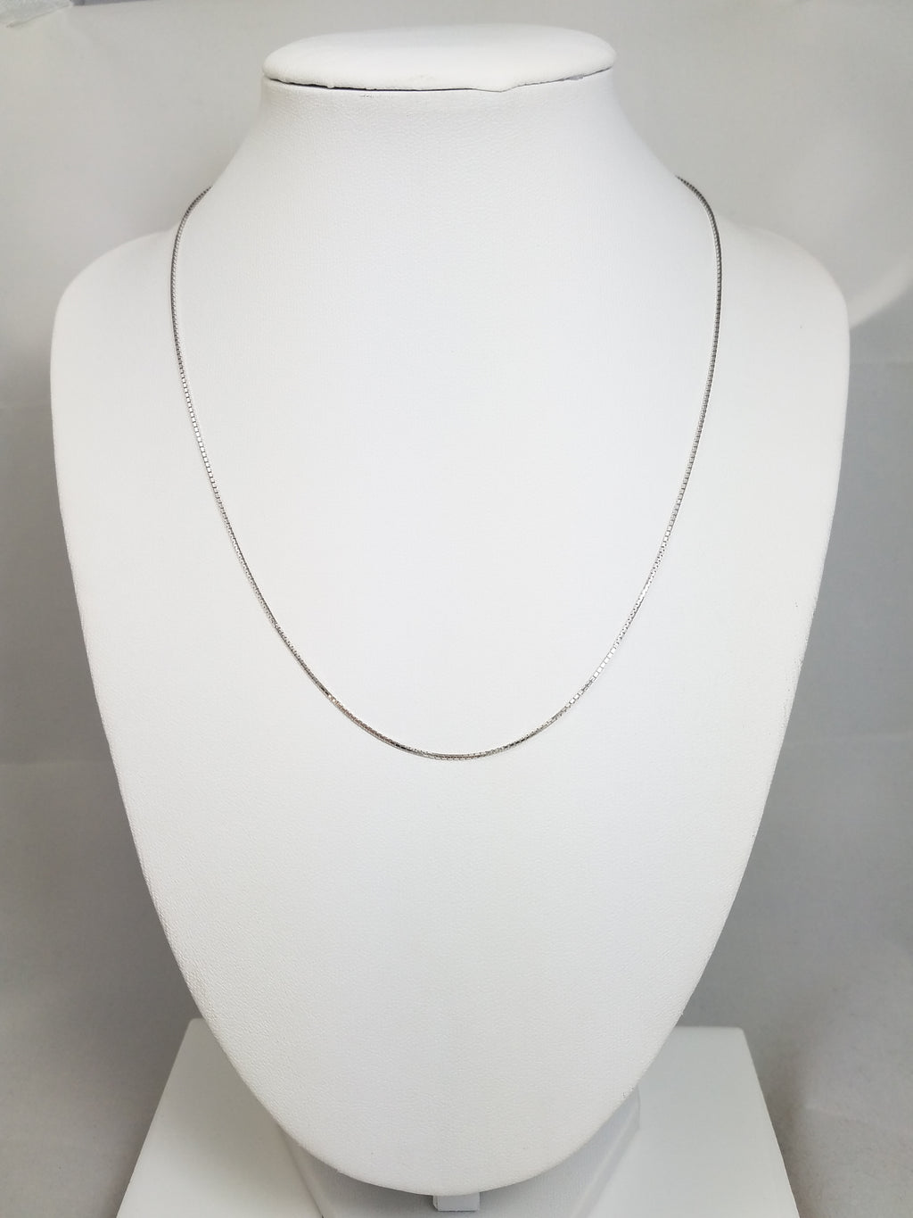 17"/0.8mm Solid Box Link Necklace in 18k White gold