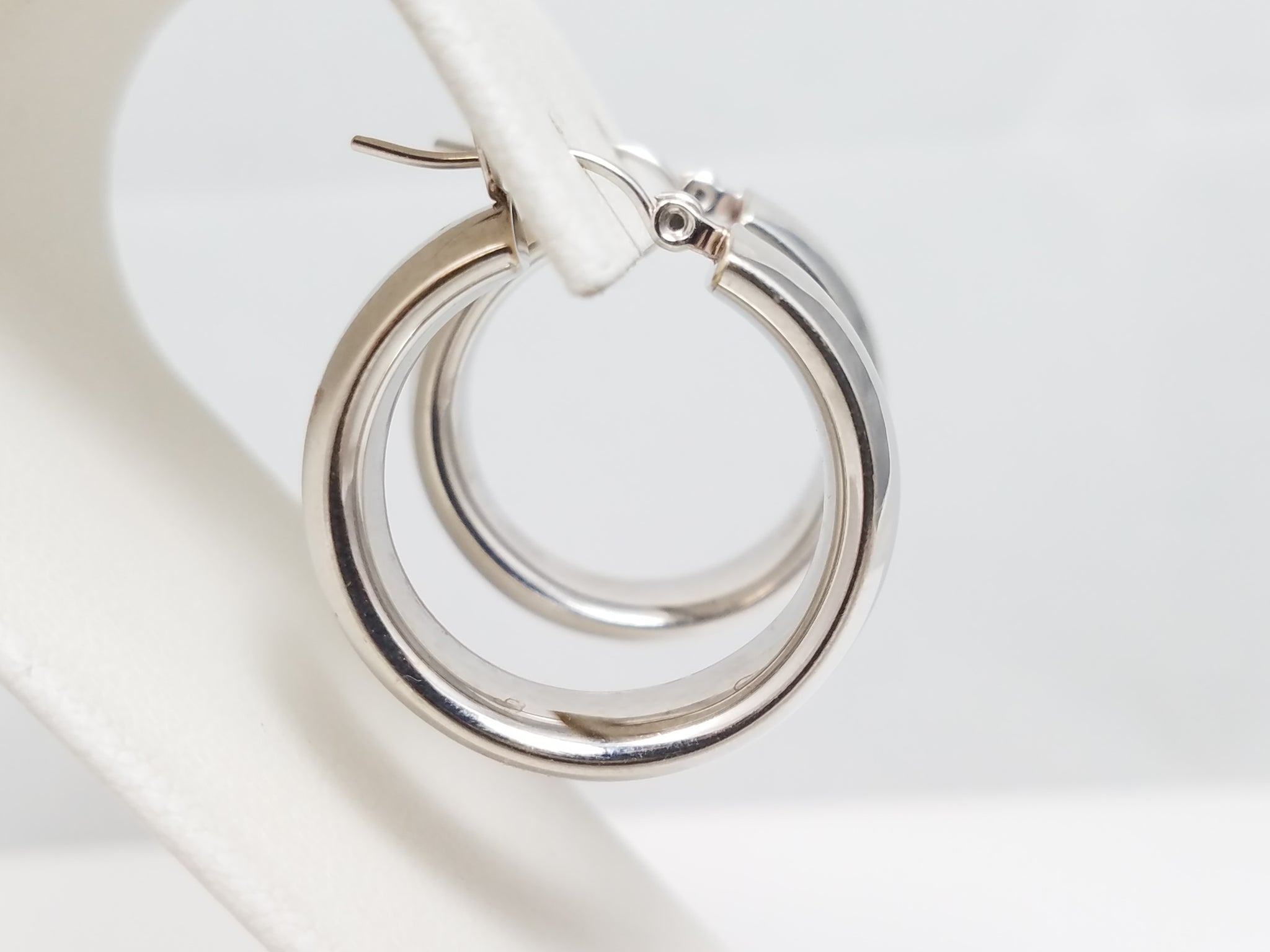 Simple 14k Hollow White Gold Tube Hoop Earrings