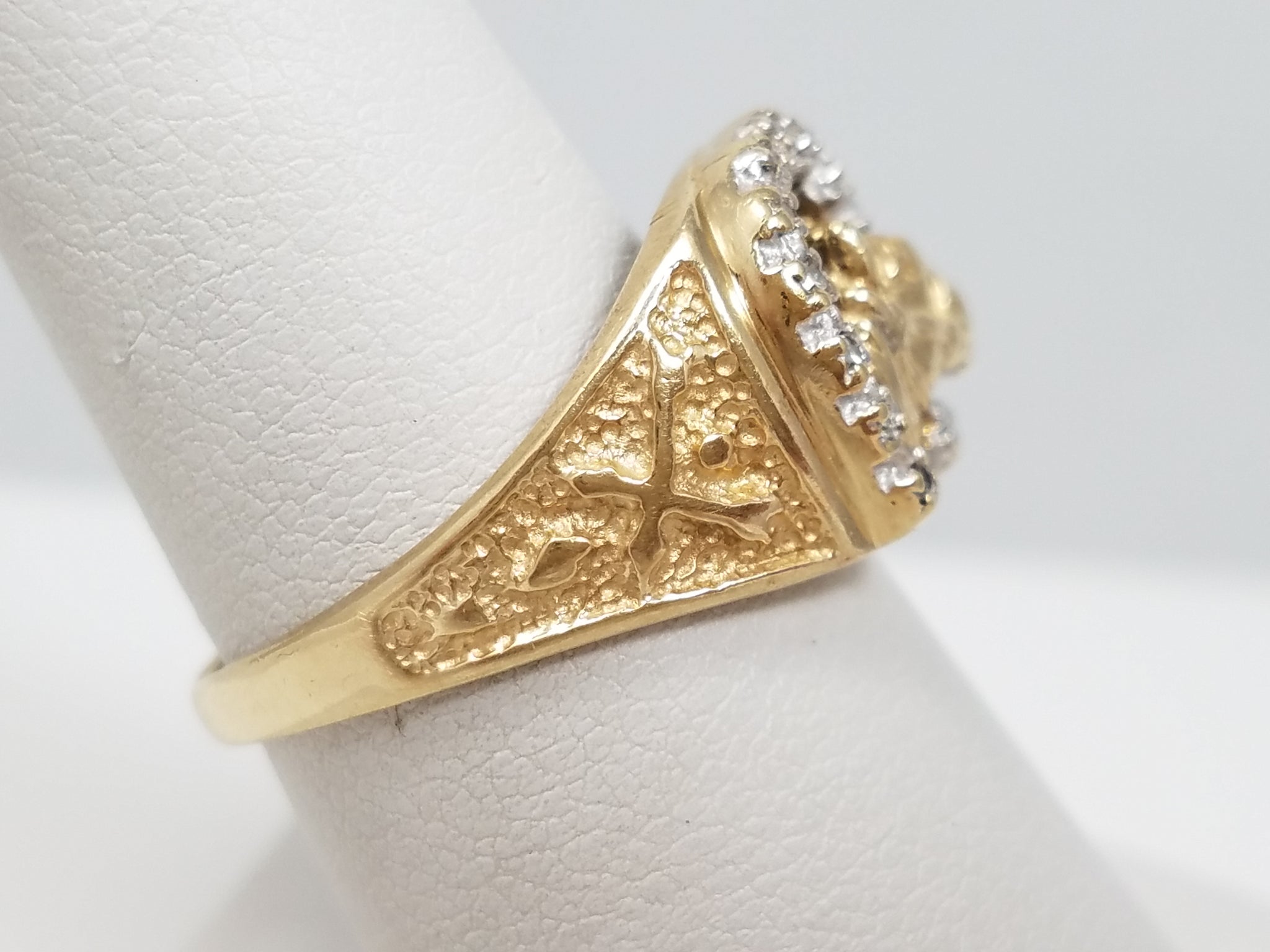 Sporty 10k Yellow Gold Natural Diamond Horseshoe Ring