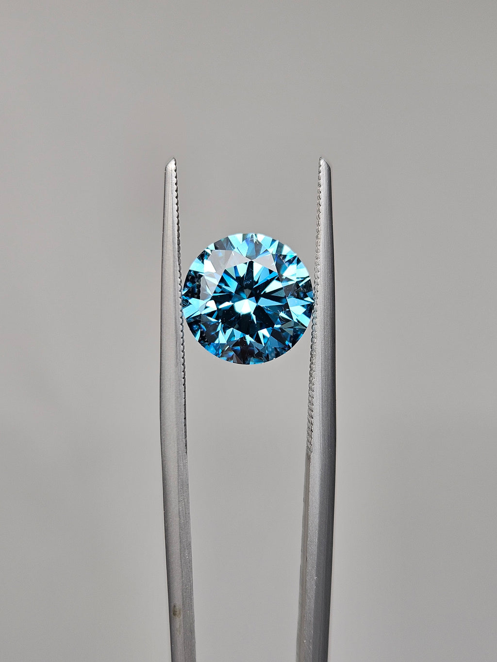 New IGI Certified 2.04ct VS1 Fancy Vivid Blue Lab Grown Round Diamond
