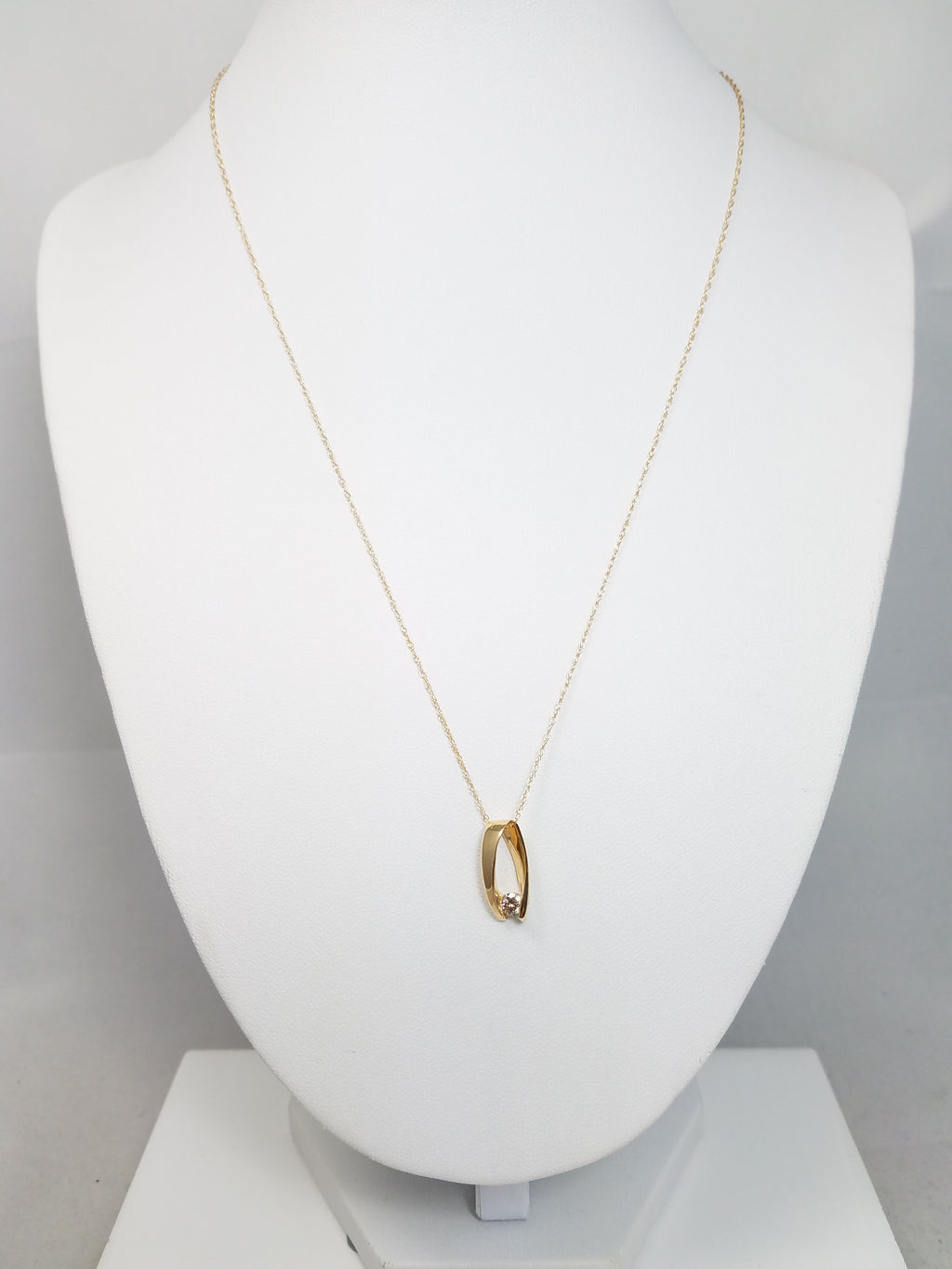Chic 18" 14k Yellow Gold Natural Diamond Pendant Necklace