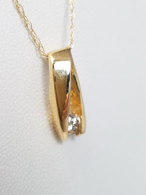 Chic 18" 14k Yellow Gold Natural Diamond Pendant Necklace