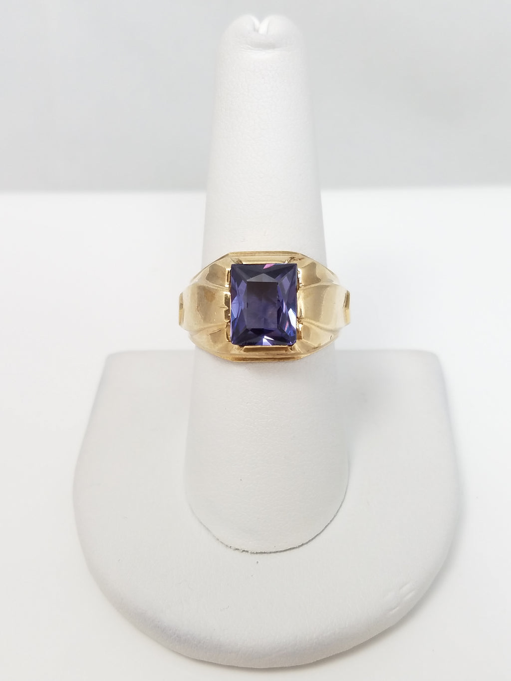 Dapper Men's 1950's 10k Yellow Gold Synthetic Gemstone Ring