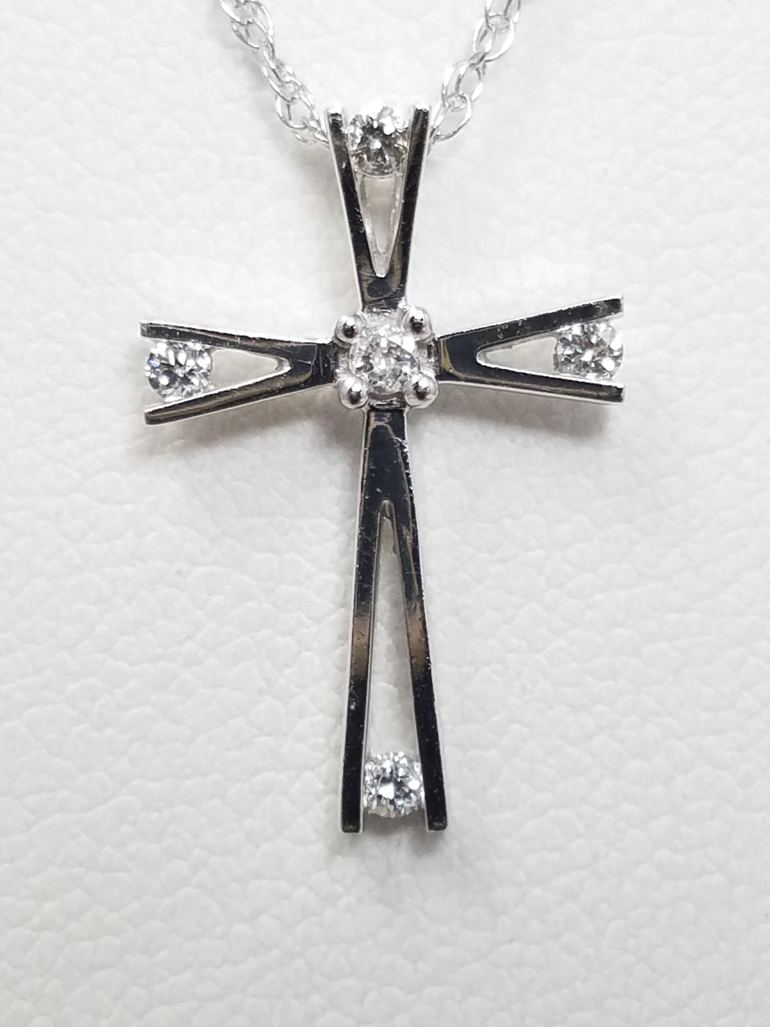 Divine 18" 10k White Gold Natural Diamond Cross Pendant Necklace