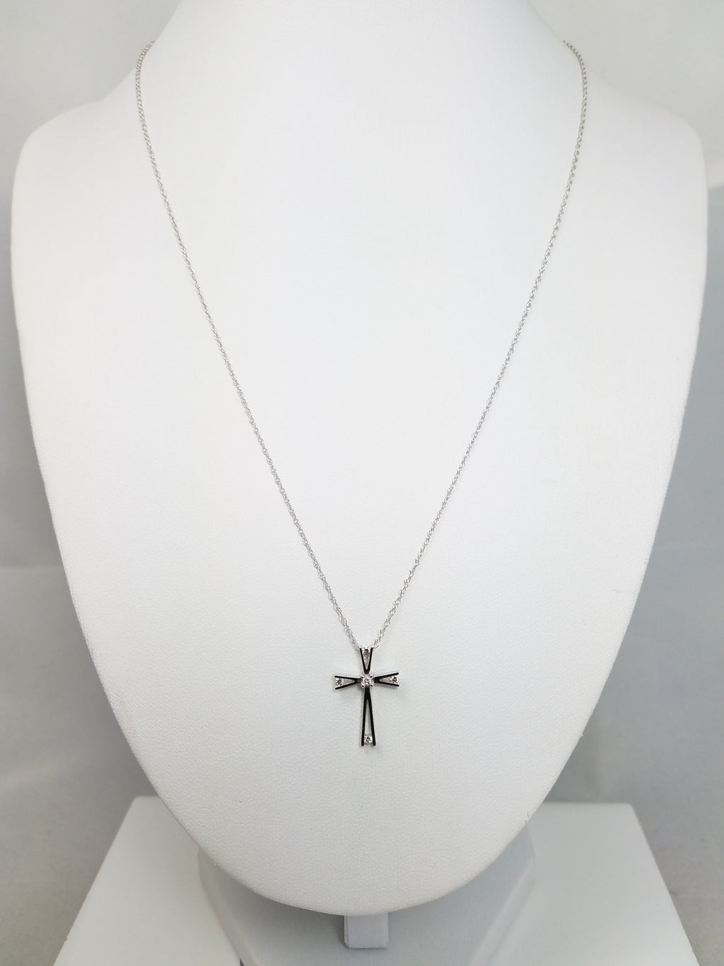 Divine 18" 10k White Gold Natural Diamond Cross Pendant Necklace