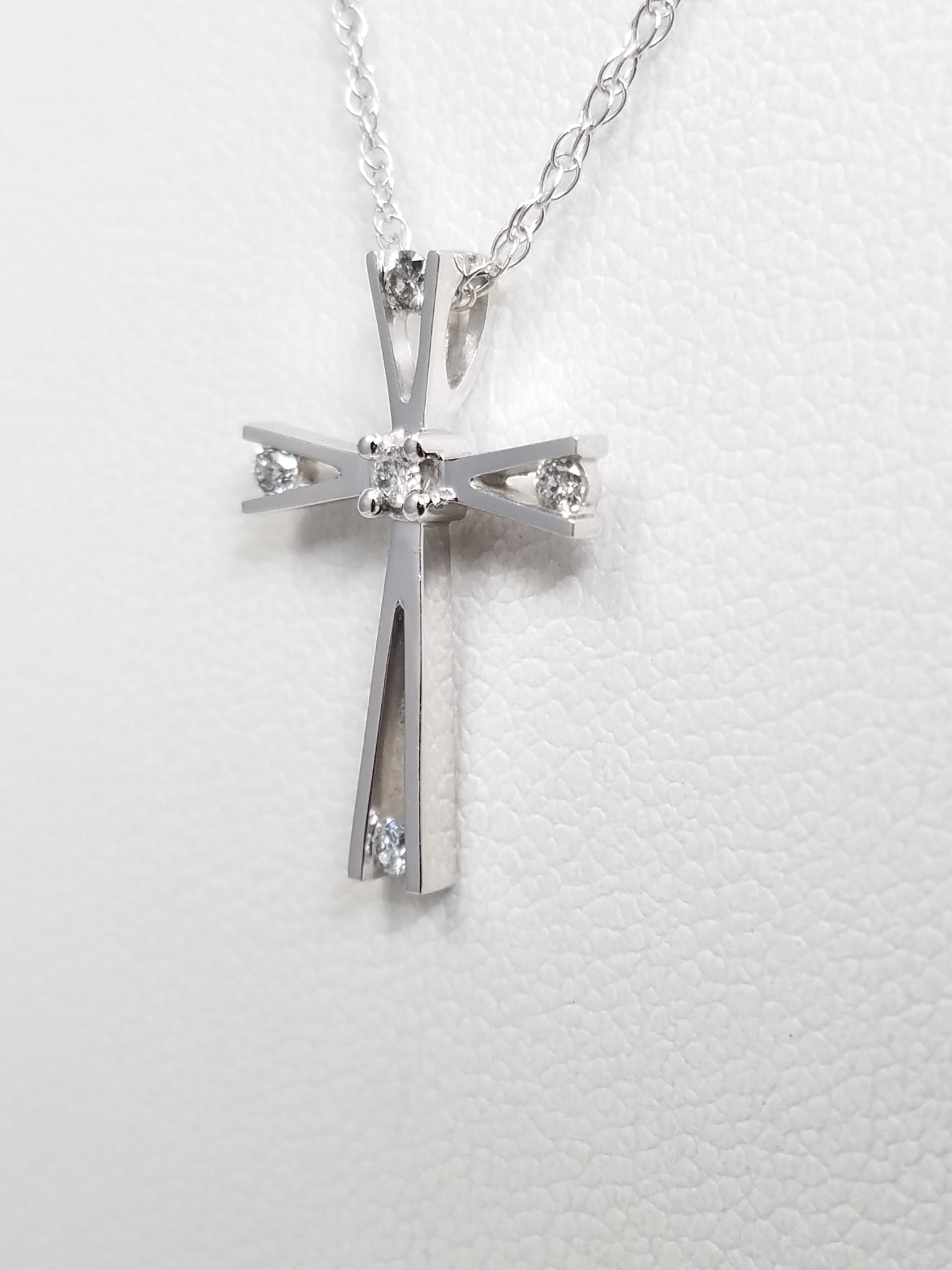 Divine 18" 10k White Gold Natural Diamond Cross Pendant Necklace