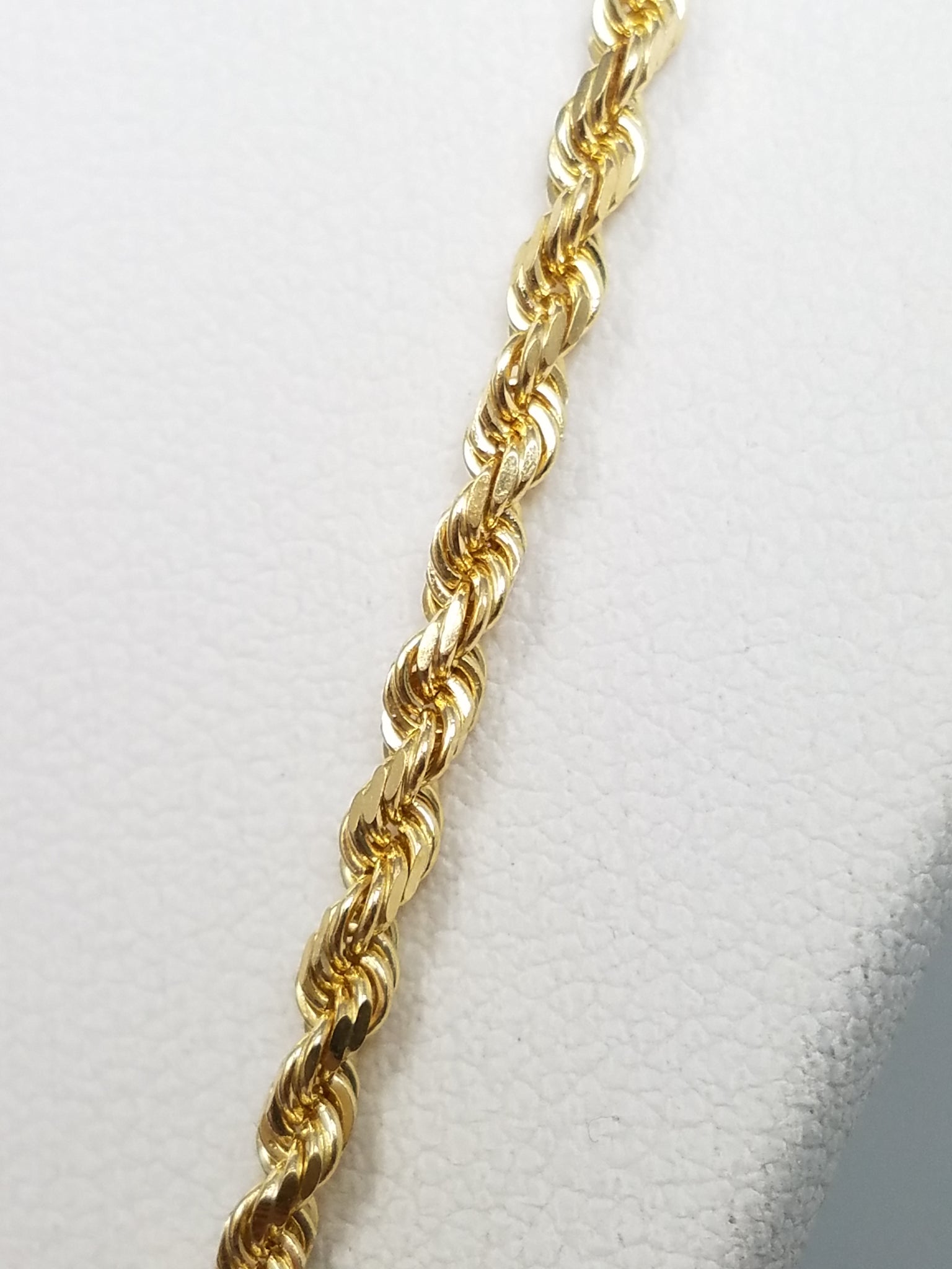 Versatile 10k Yellow Gold 24" Solid Rope Chain