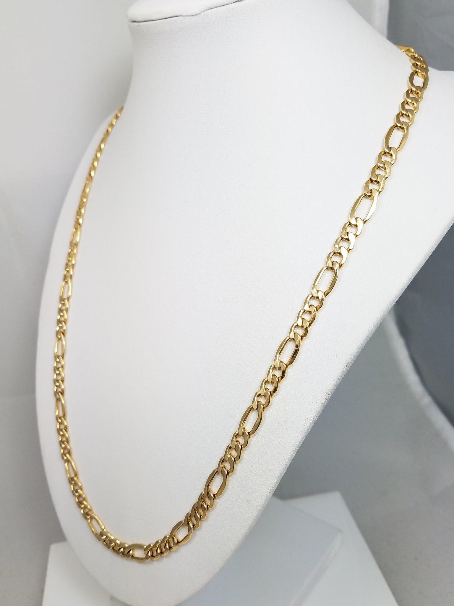Sporty 22" Hollow 10k Yellow Gold Figaro Link Chain Necklace
