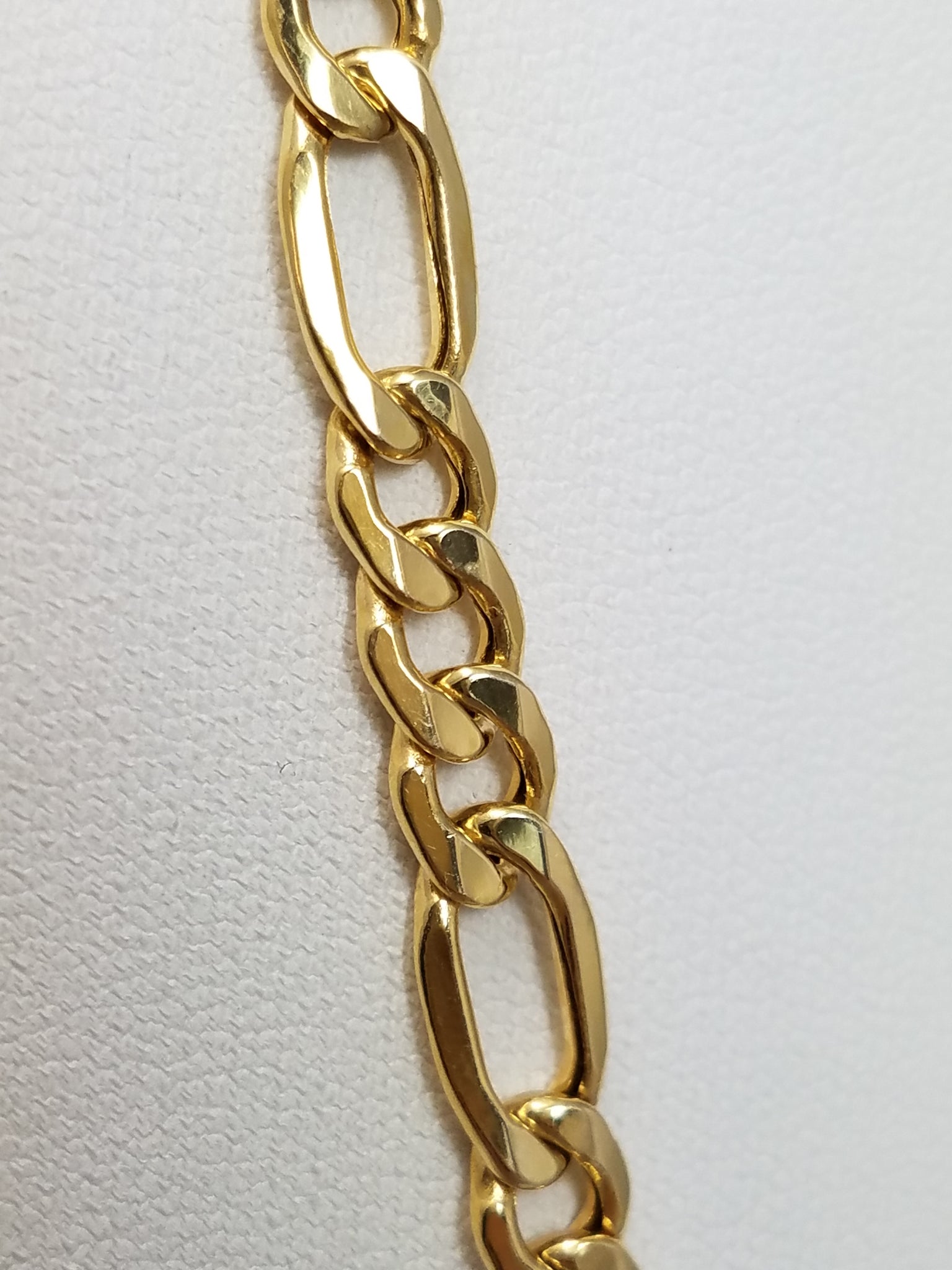 Sporty 22" Hollow 10k Yellow Gold Figaro Link Chain Necklace