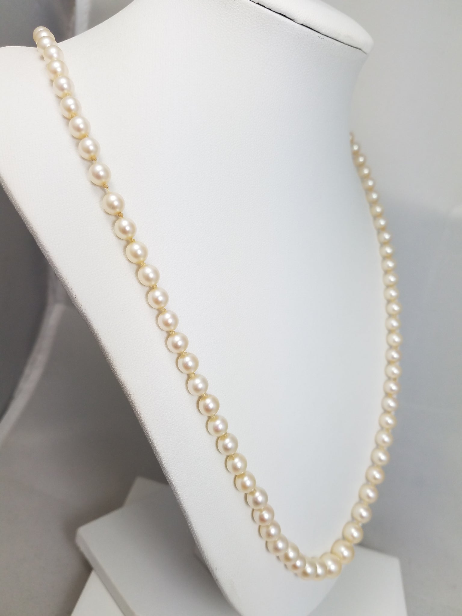 Lovely 28" Graduated Natural Cultured Akoya Pearl Strand