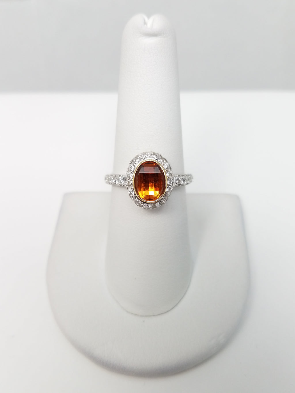 Decorative 18k White Gold Natural Gemstone Diamond Custom Ring