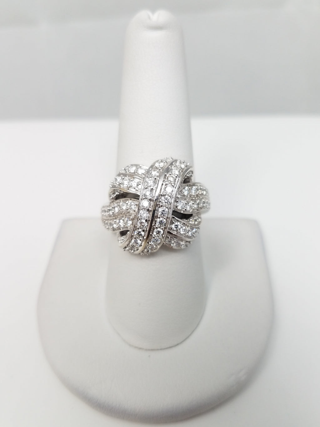 Glamorous 14k White Gold Natural Diamond Designer Ring Band
