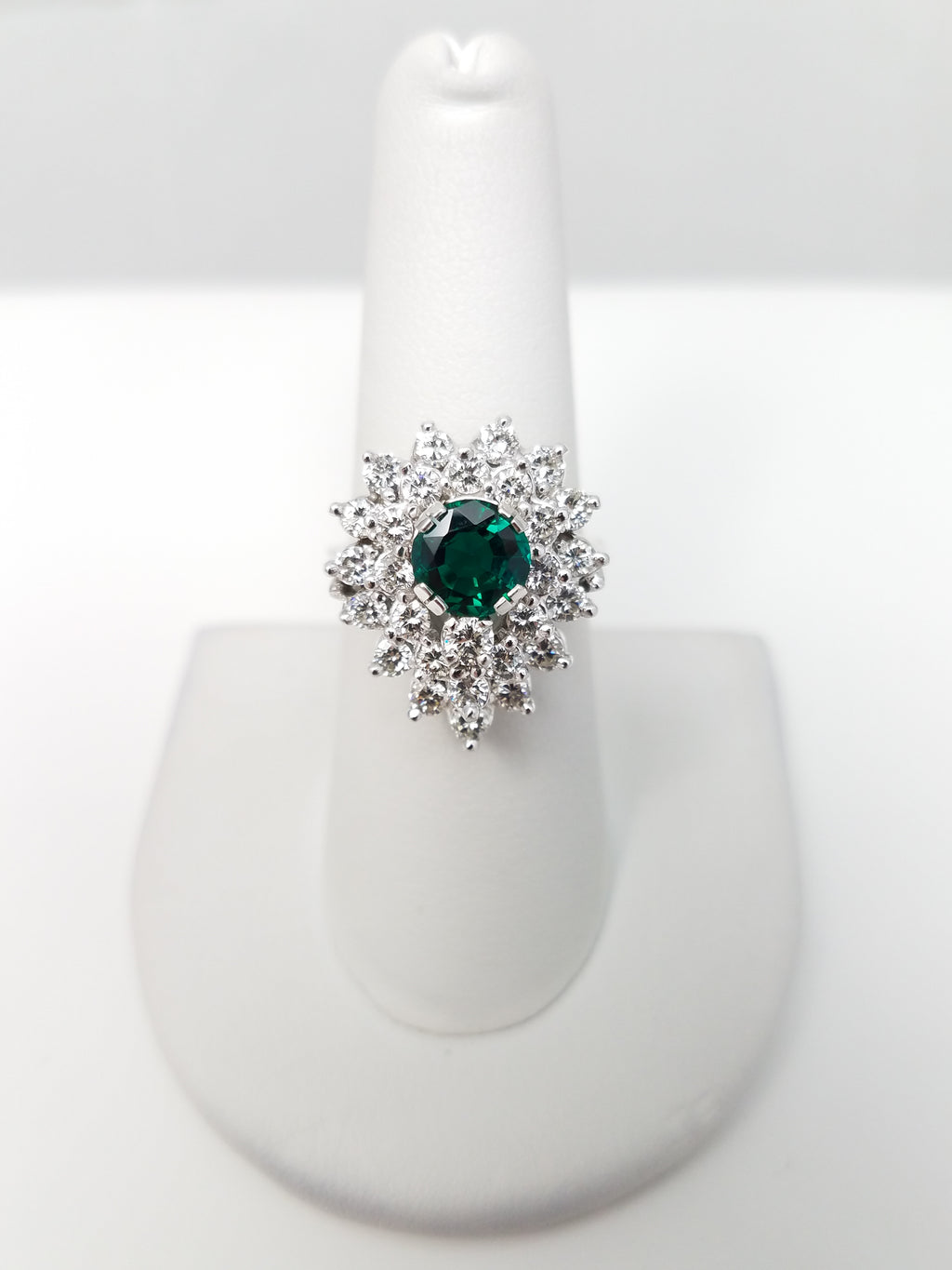 Extravagant 14k White Gold Lab Created Emerald Natural Diamond Ring