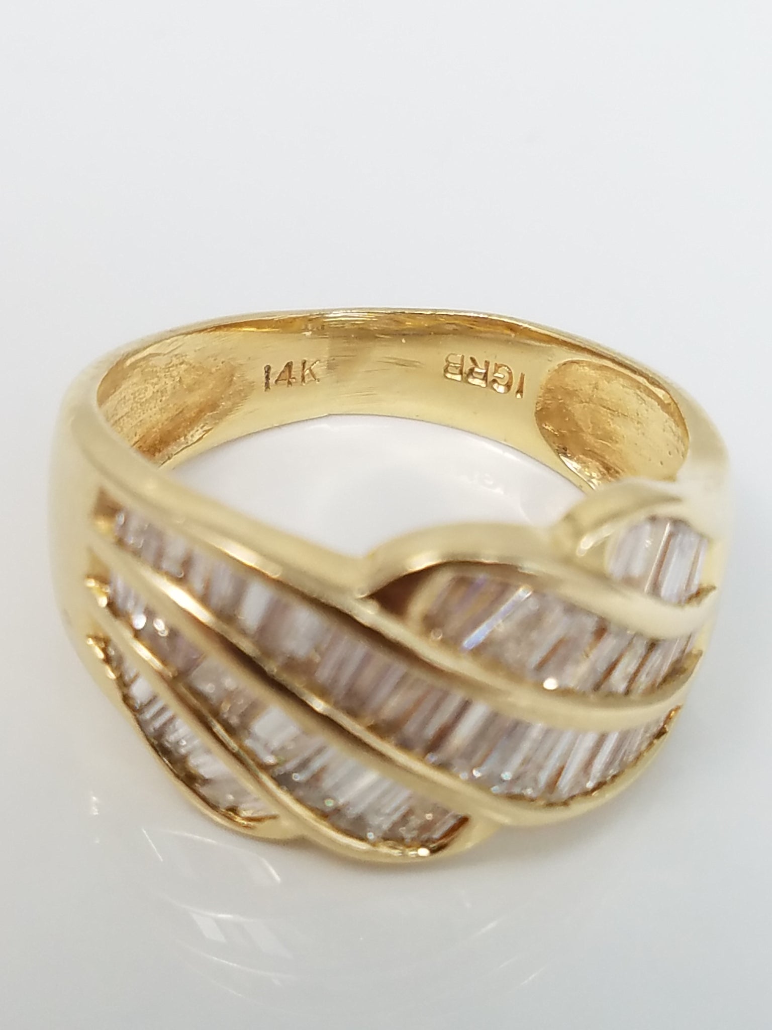 Luxurious 14k Yellow Gold Natural Diamond Ring Band