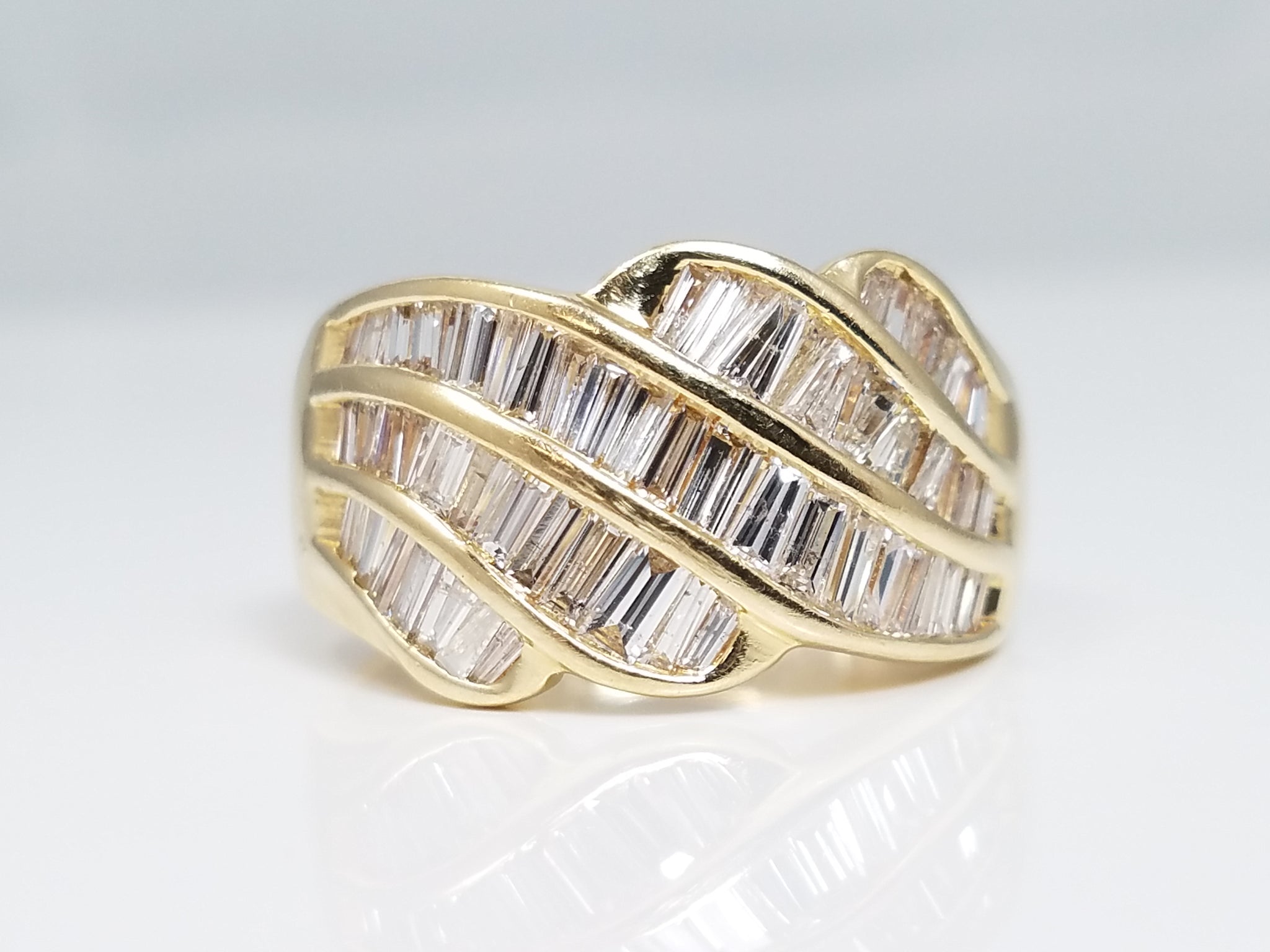 Luxurious 14k Yellow Gold Natural Diamond Ring Band