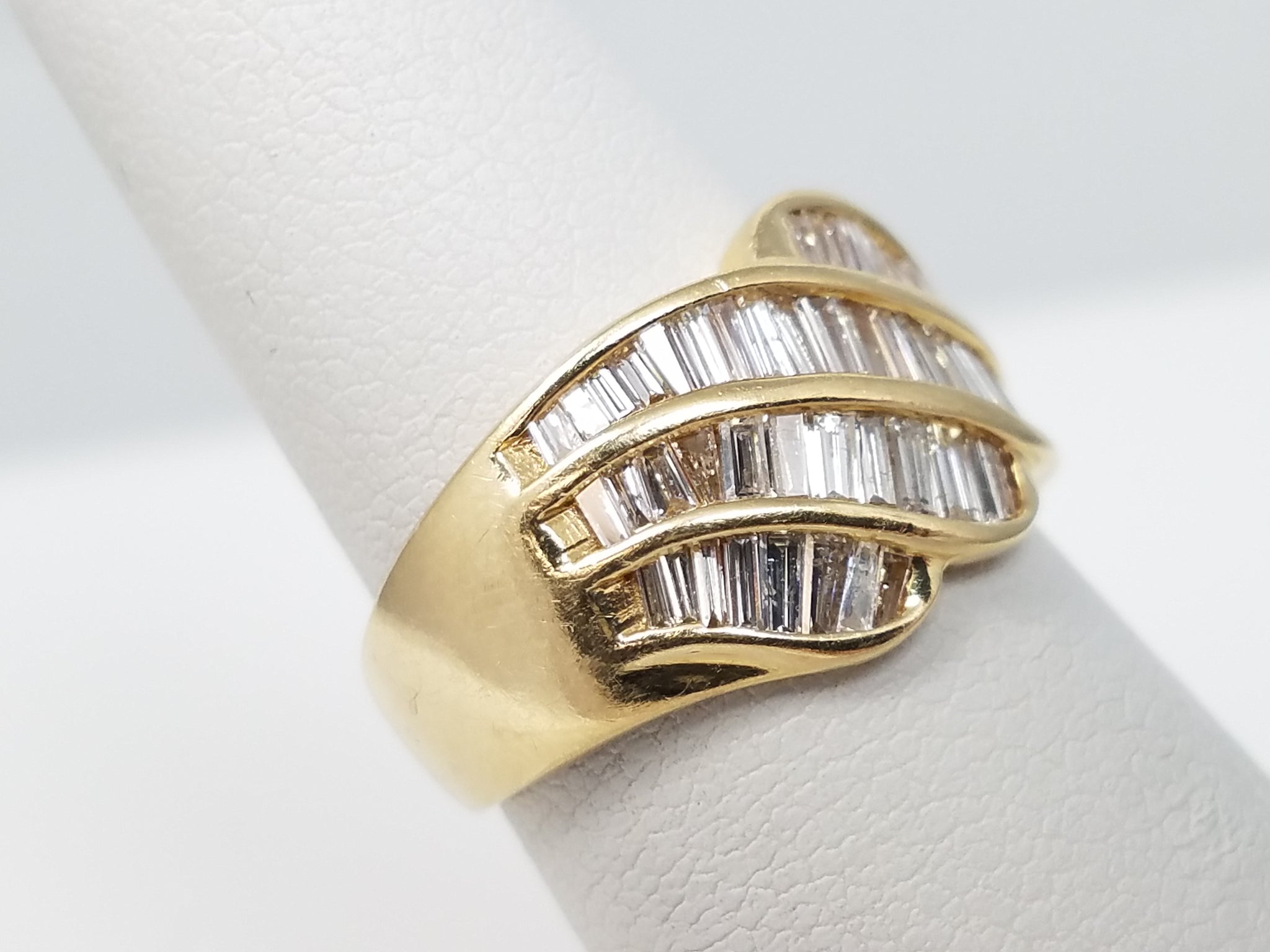 Luxurious 14k Yellow Gold Natural Diamond Ring Band